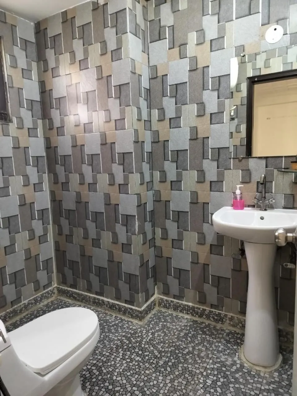 Bathroom in Hotel Clink New Delhi Airport