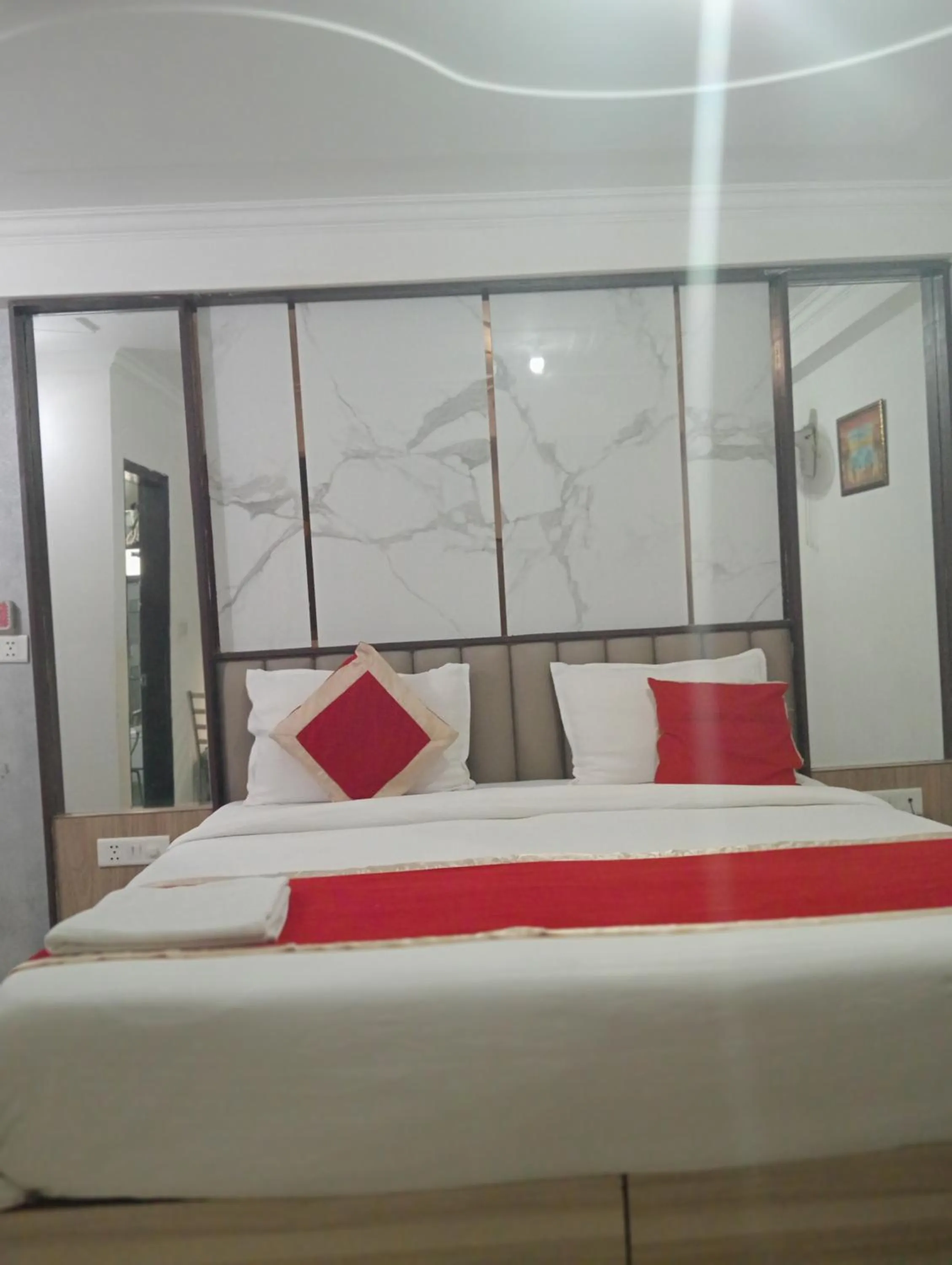 Bedroom, Bed in Hotel Clink New Delhi Airport