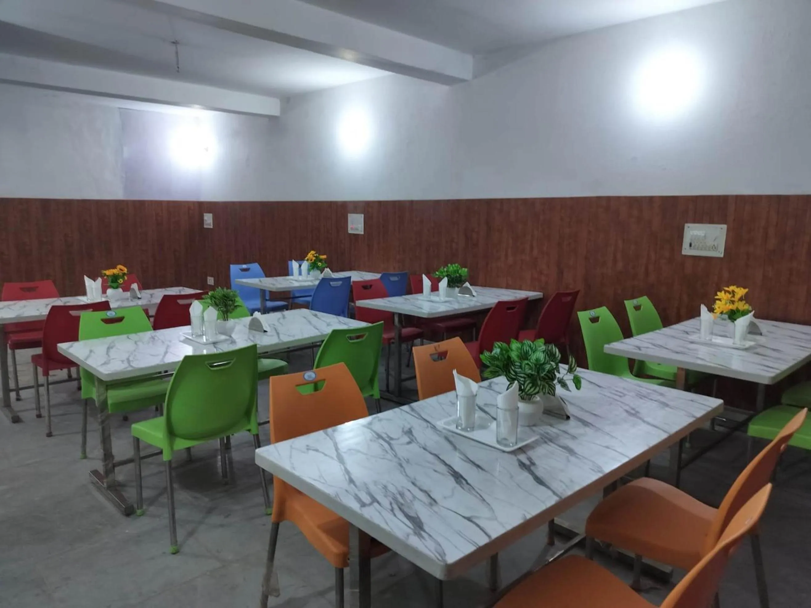 Restaurant/places to eat in Hotel Clink New Delhi Airport