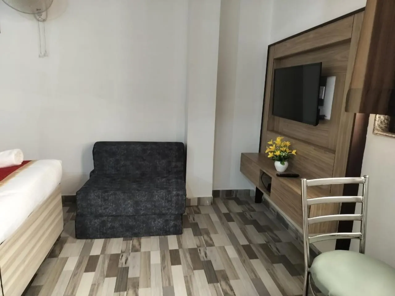 bunk bed, Bed in Hotel Clink New Delhi Airport