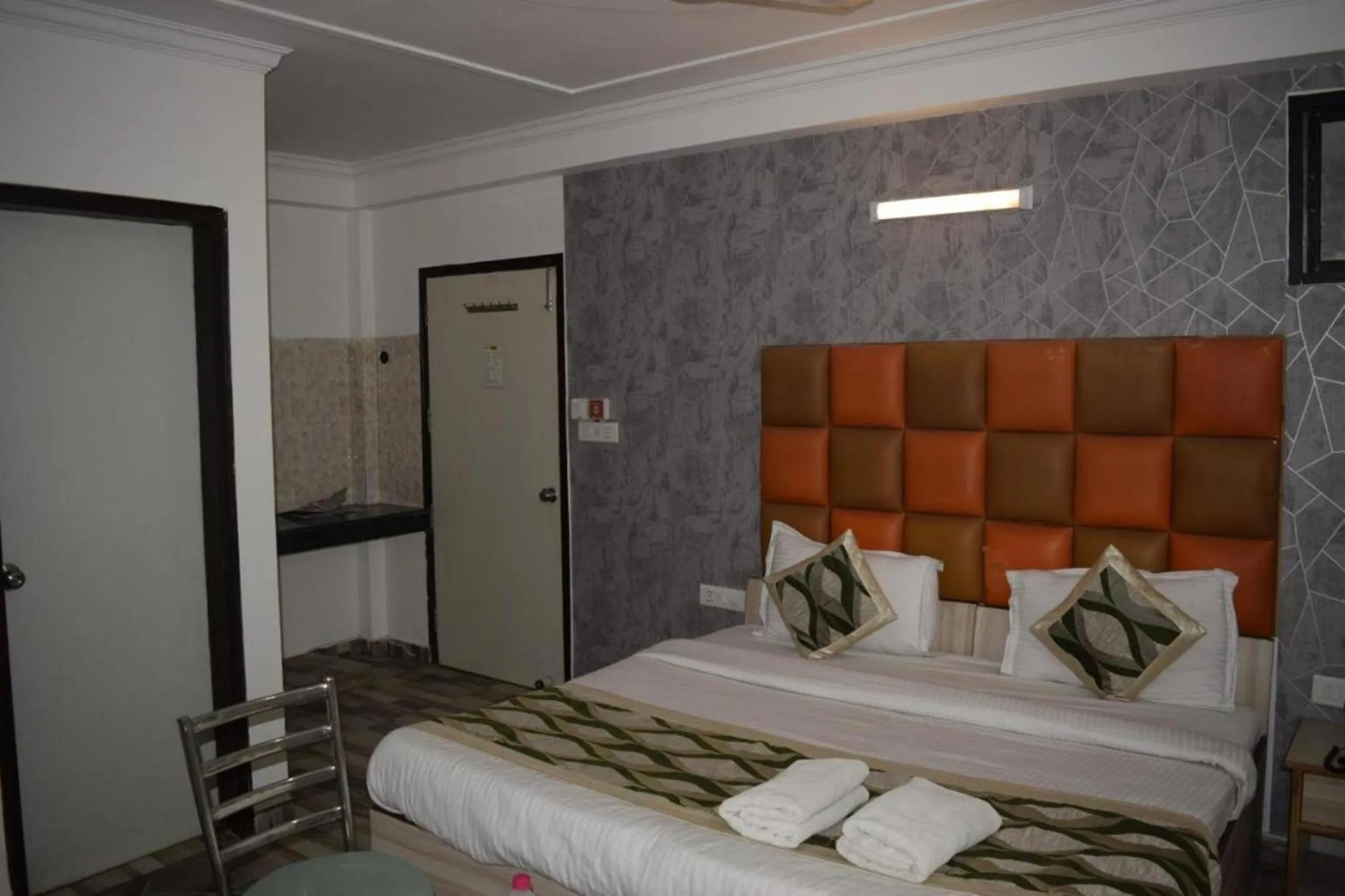 Photo of the whole room, Bed in Hotel Clink New Delhi Airport