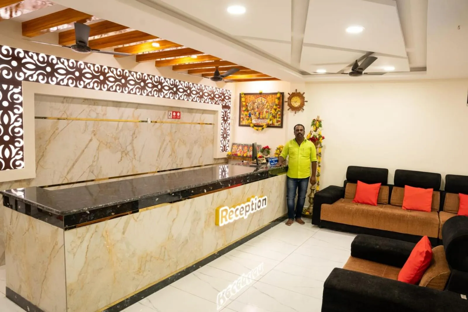 Communal lounge/ TV room in HOTEL NNP GRAND Rameswaram