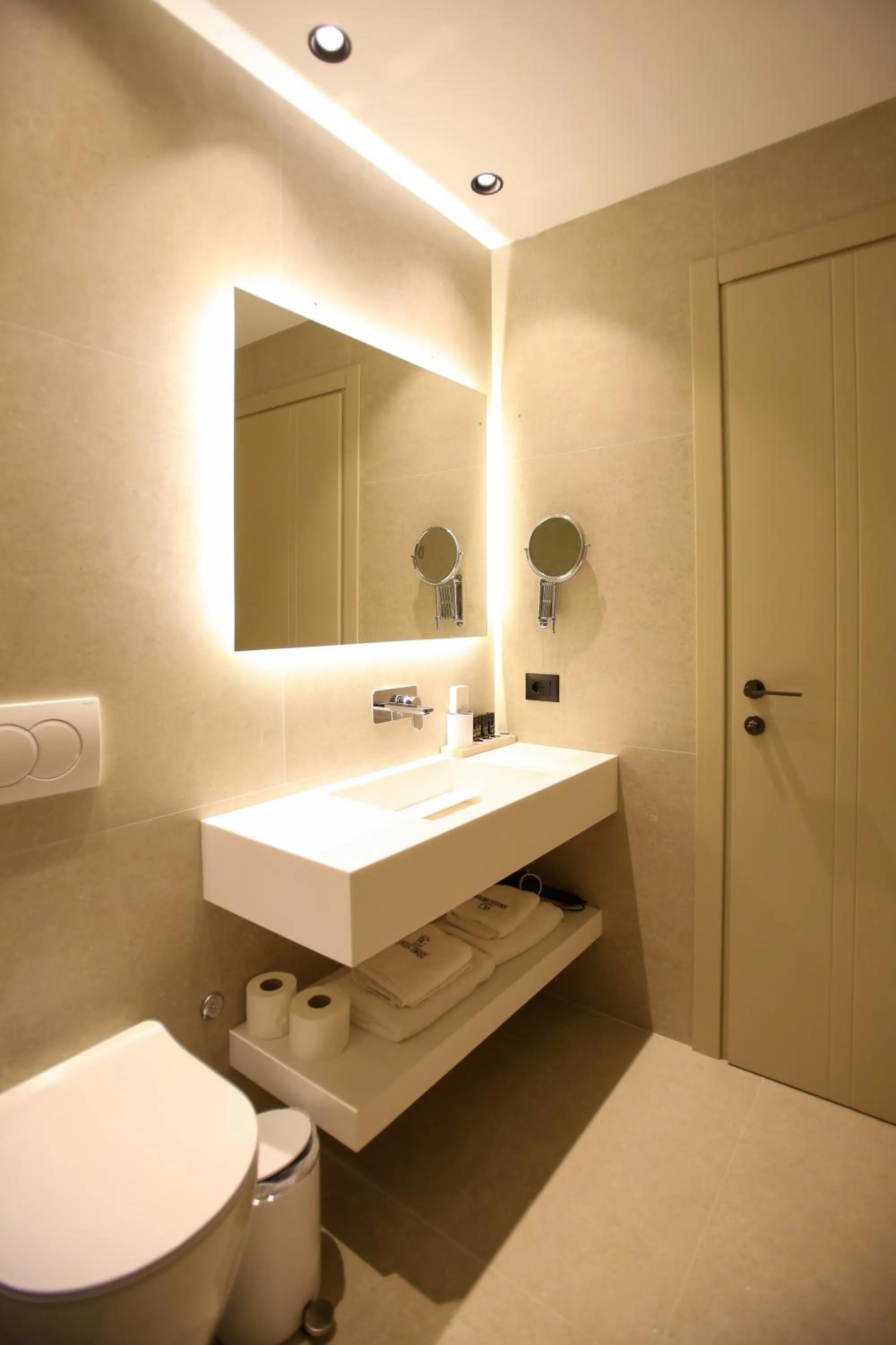 Toilet in Regina Palm Resort