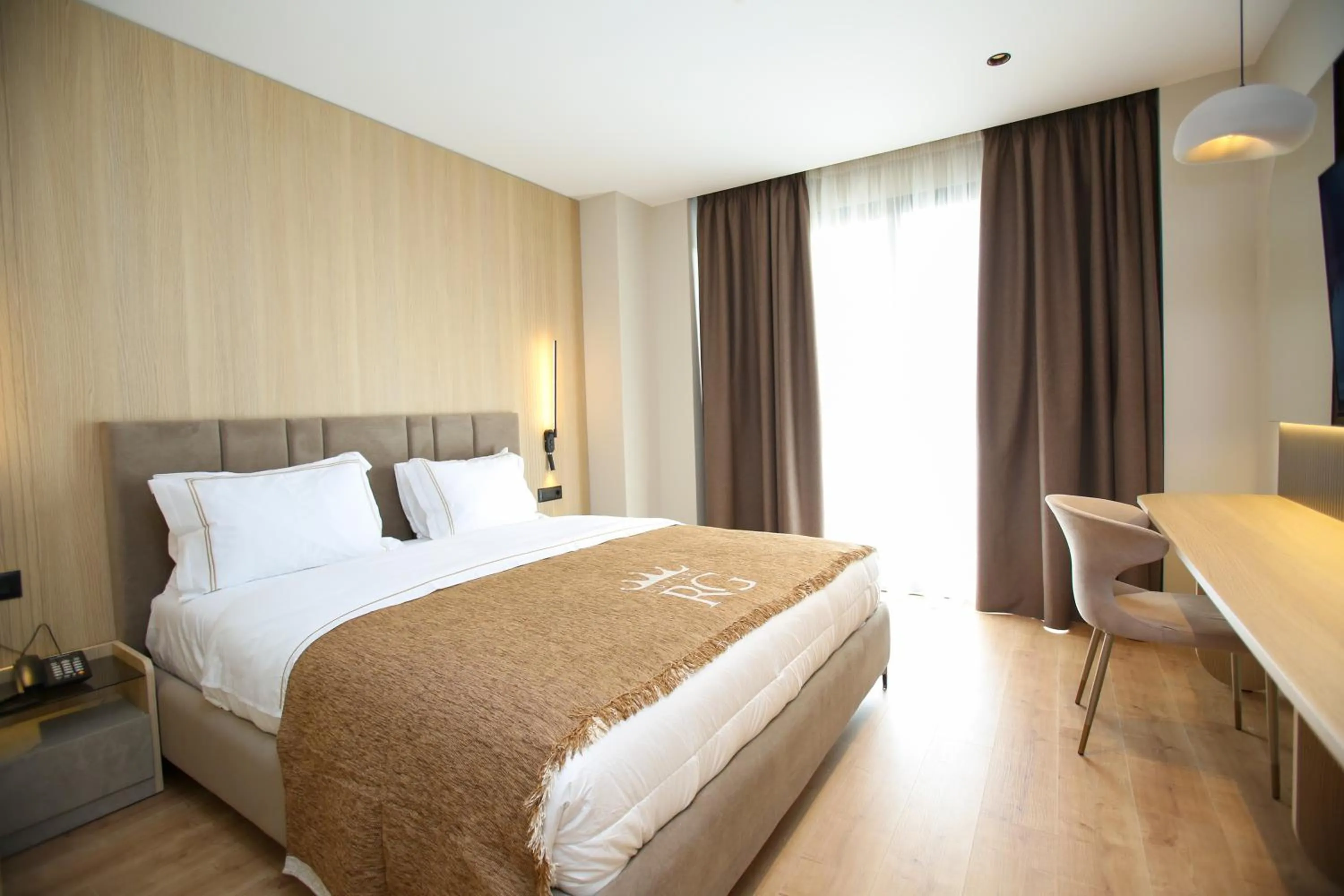 Bed in Regina Palm Resort