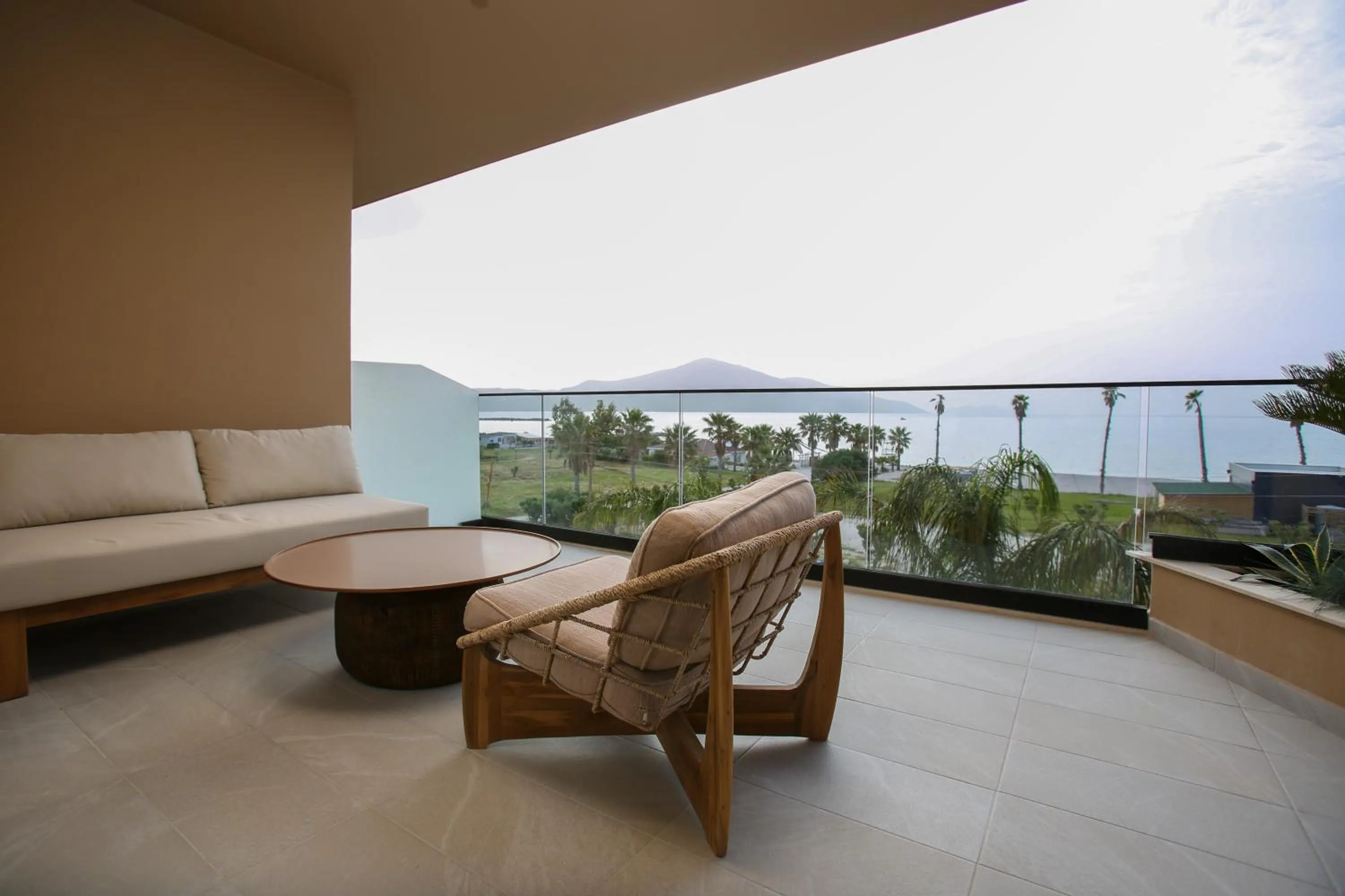 VIP in Regina Palm Resort