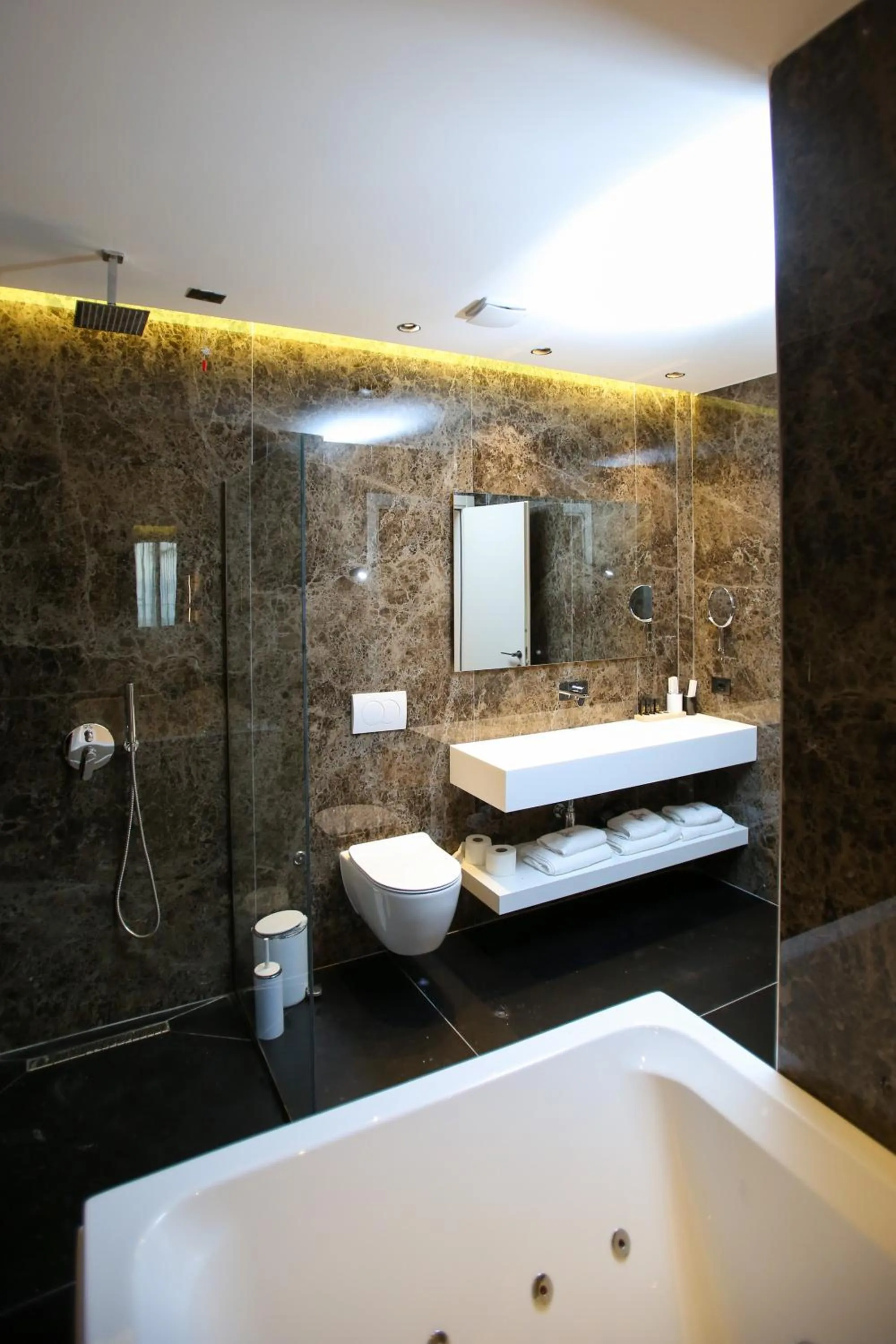 Shower in Regina Palm Resort