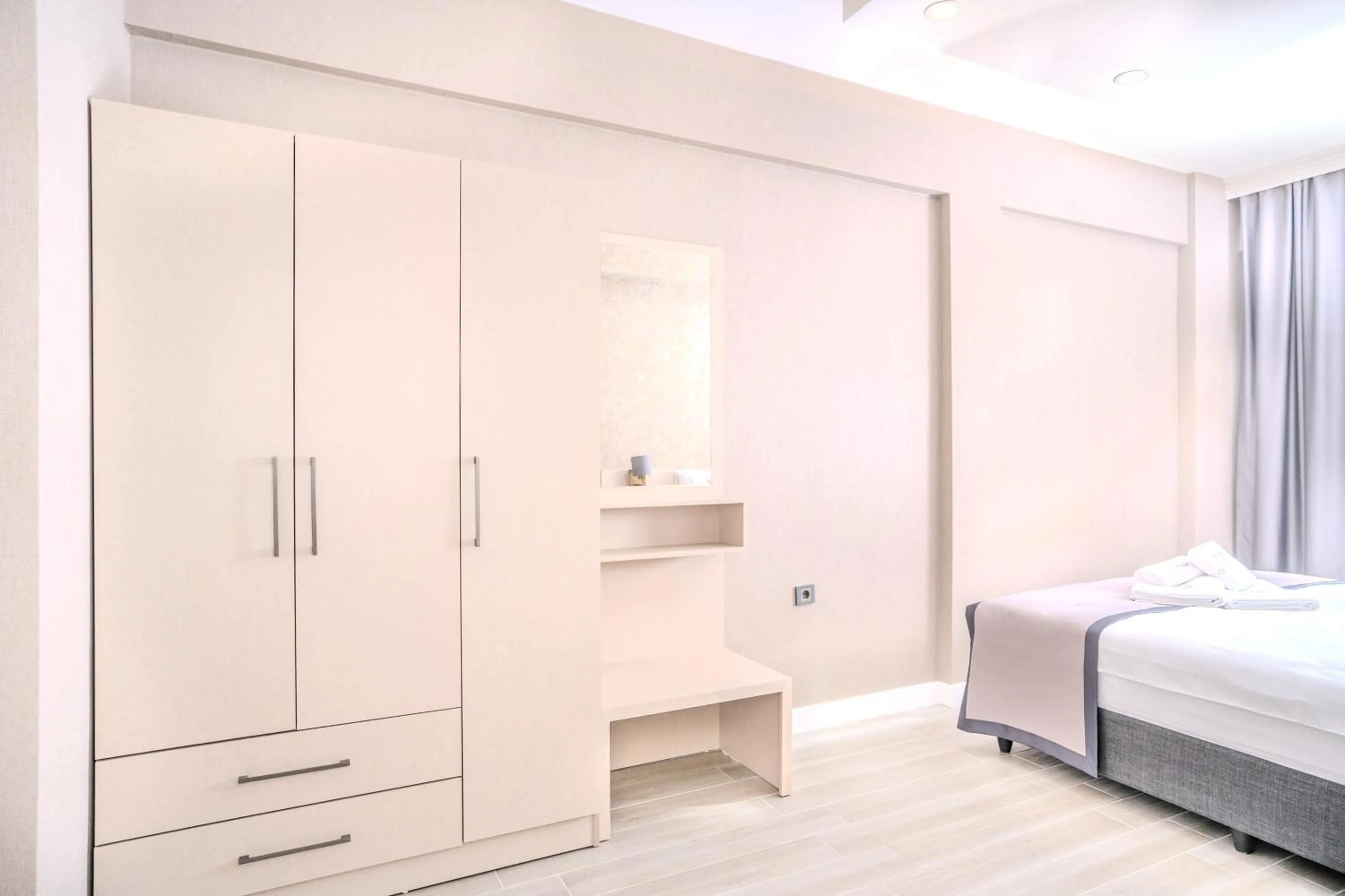 Bedroom, Bed in Olea Suites Otel