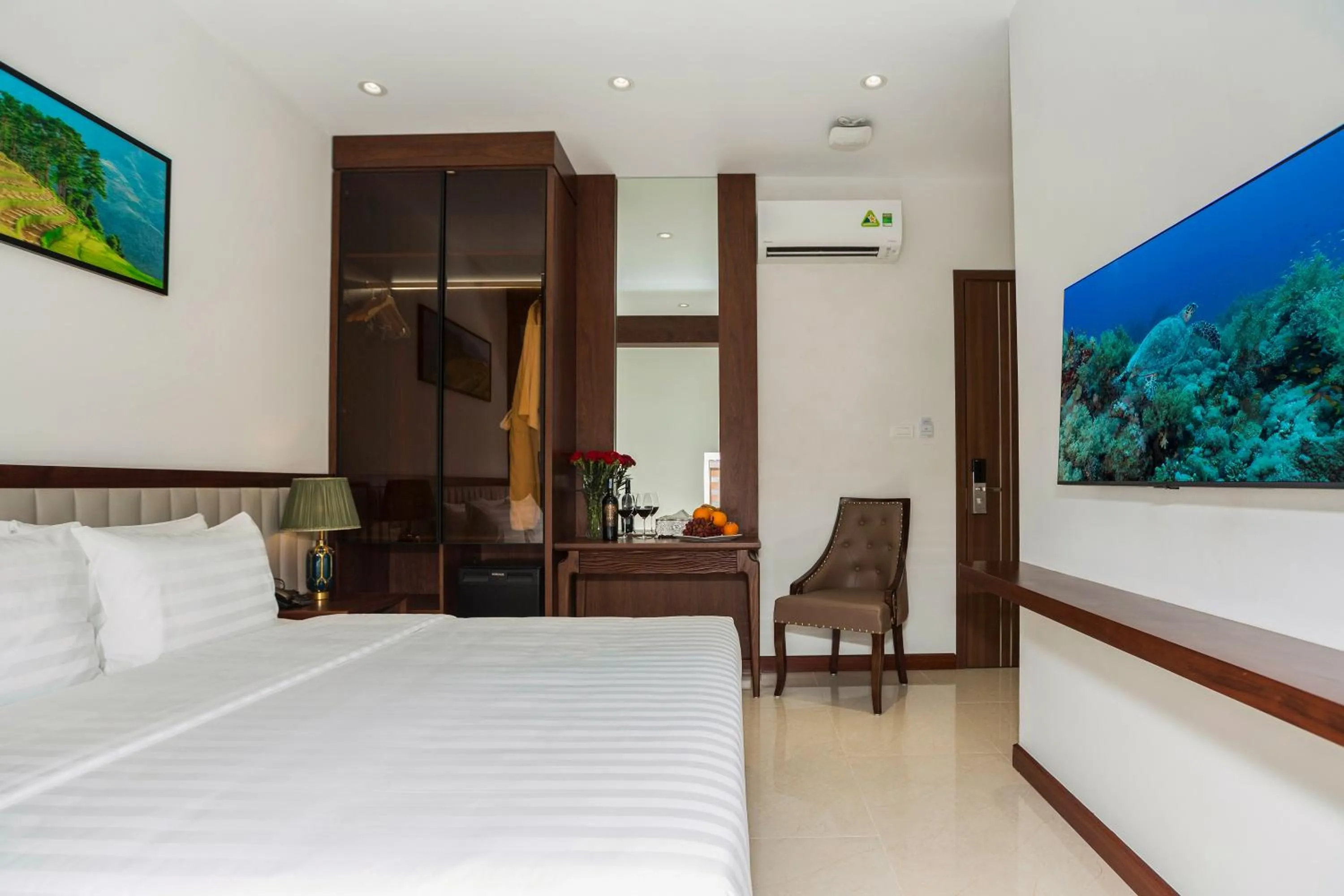 Photo of the whole room, Bed in Blubiz Hotel 5