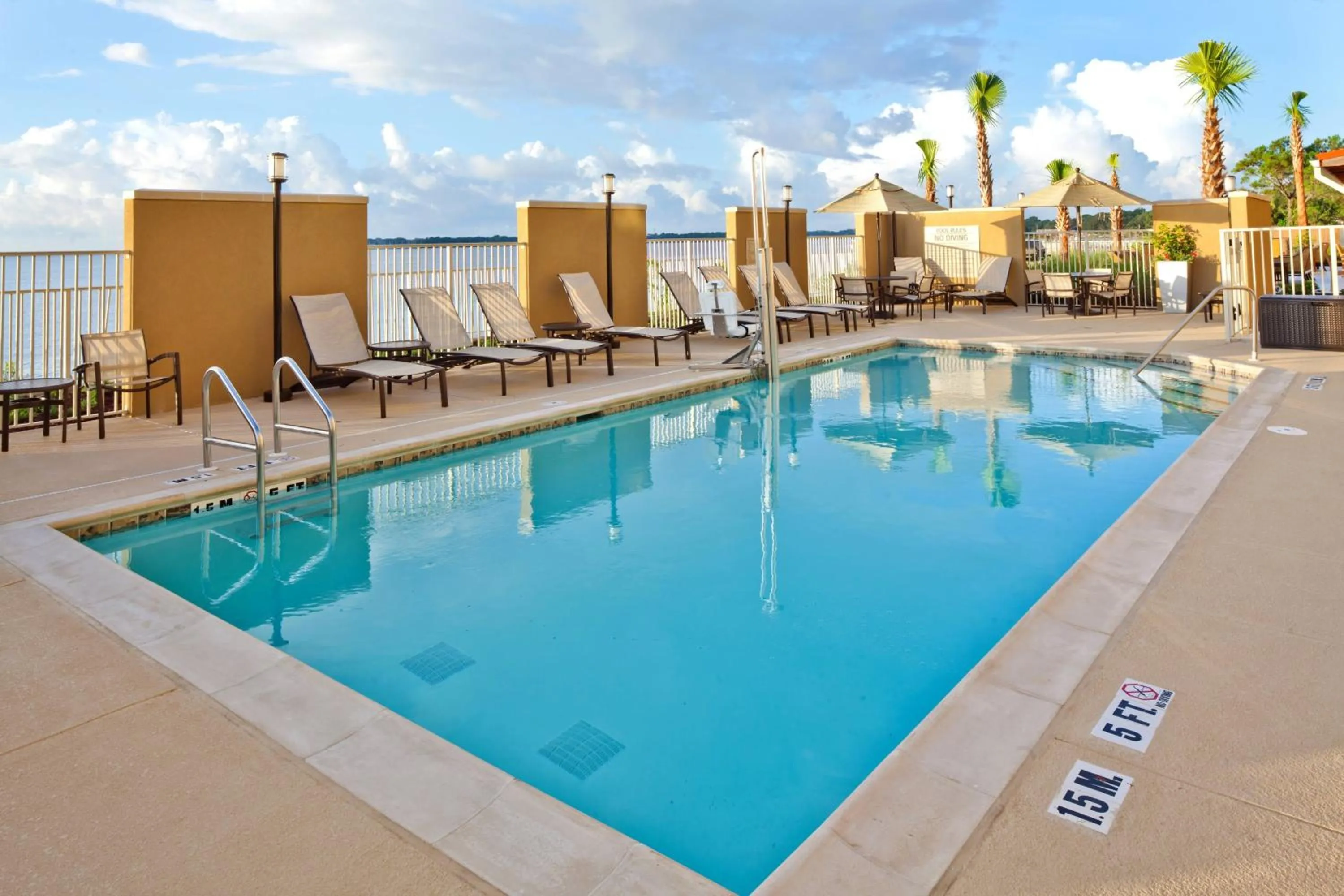 Swimming pool in TownePlace Suites by Marriott Fort Walton Beach-Eglin AFB