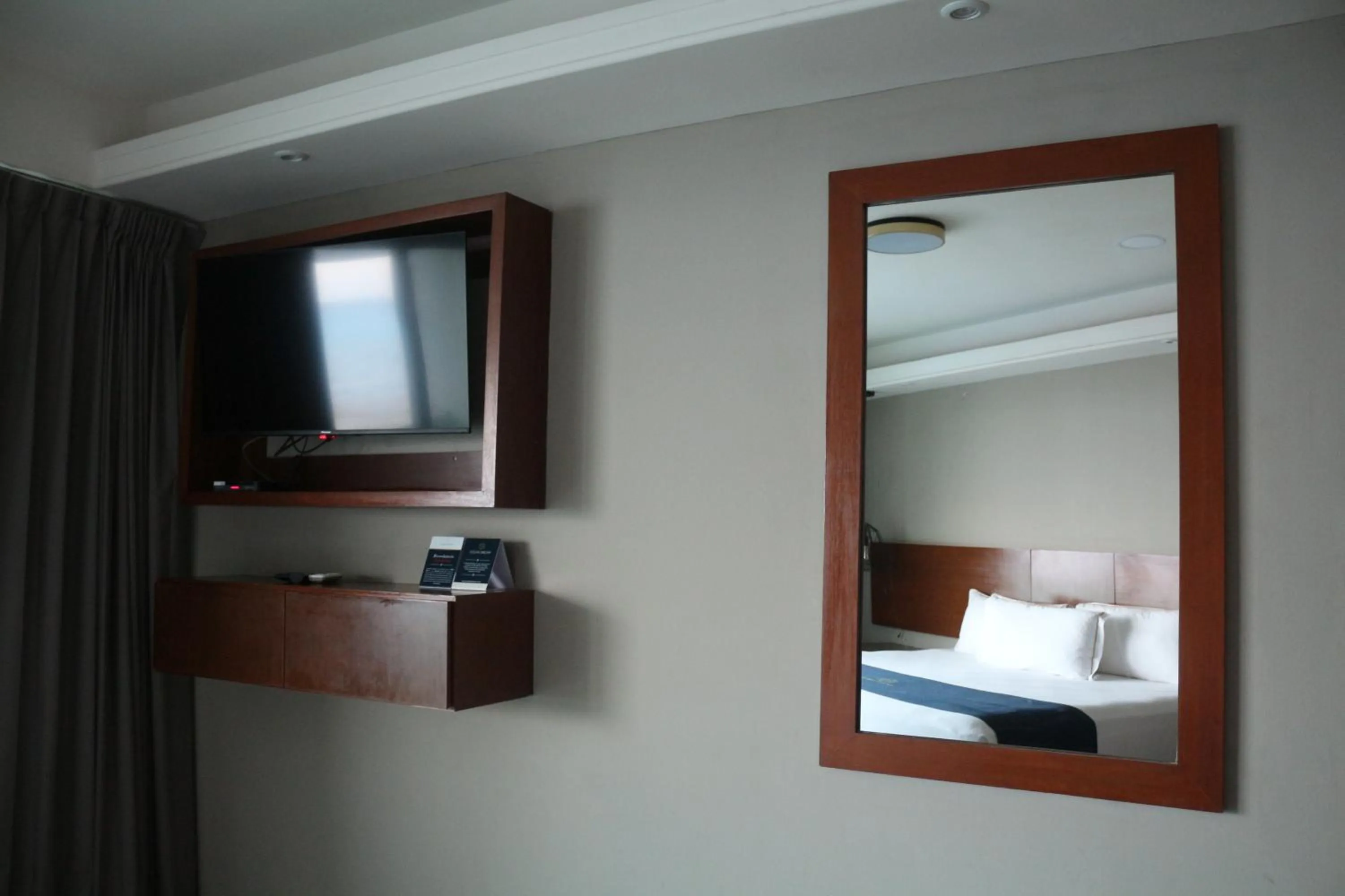 Bed in Ocean Dream Cancun by GuruHotel