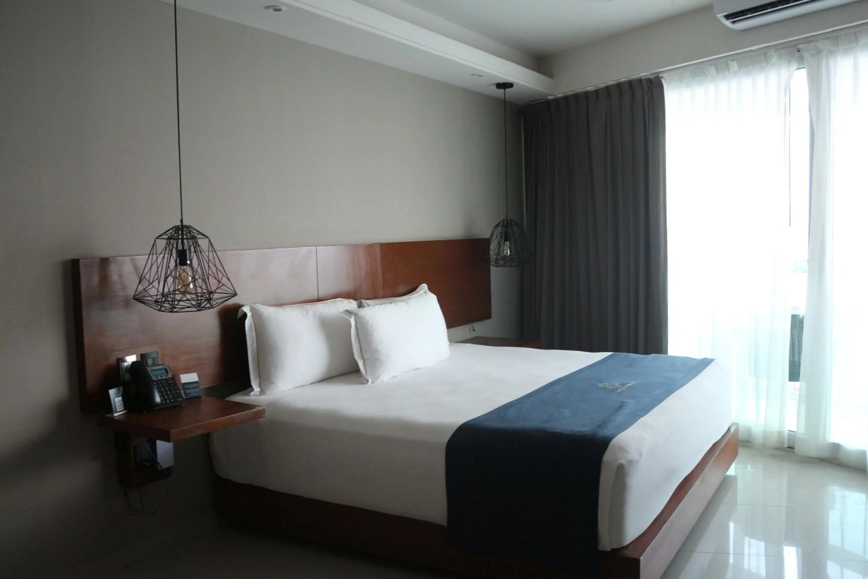 Bed in Ocean Dream Cancun by GuruHotel