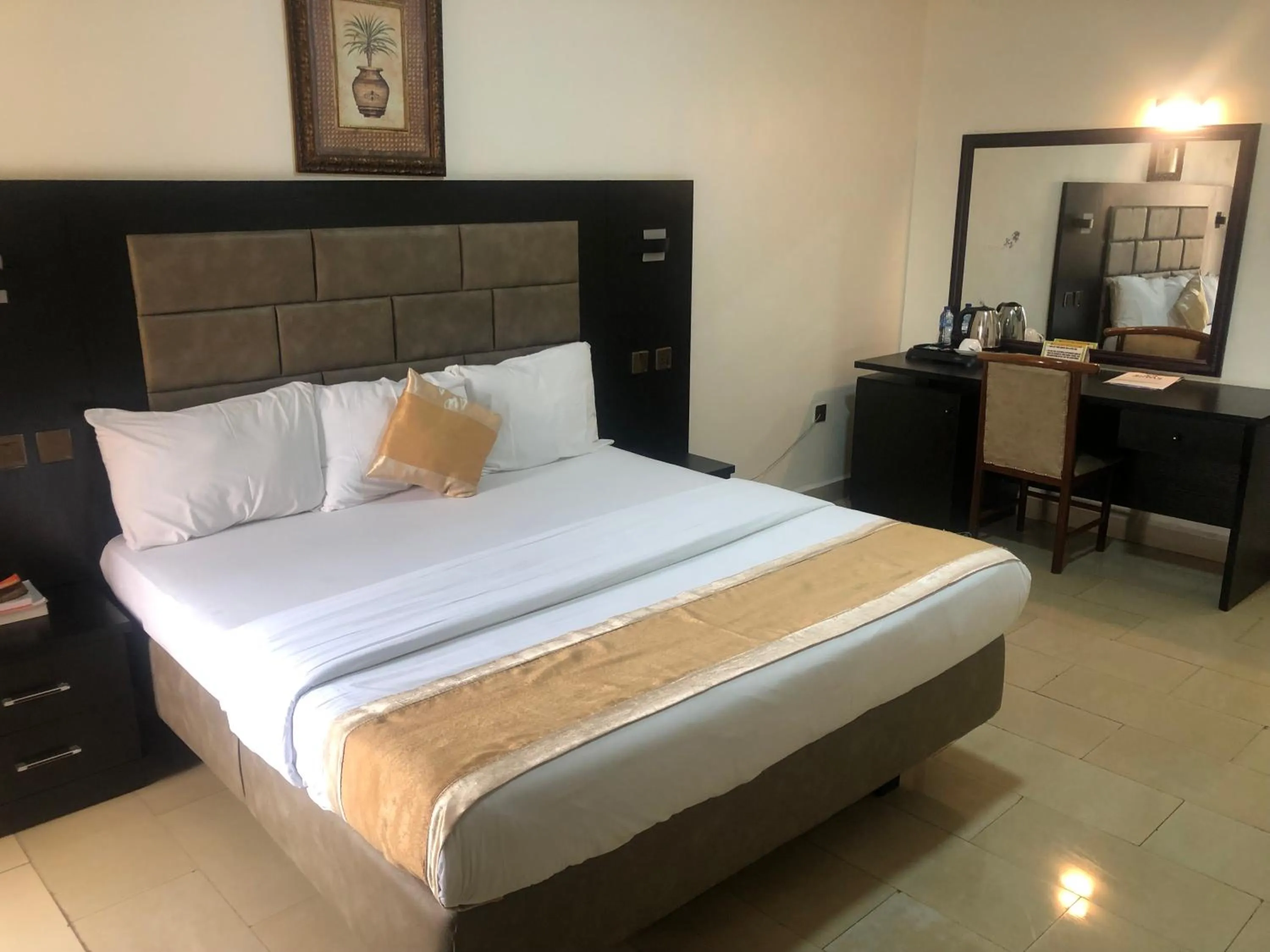 Bedroom, Bed in Roban Hotels Limited