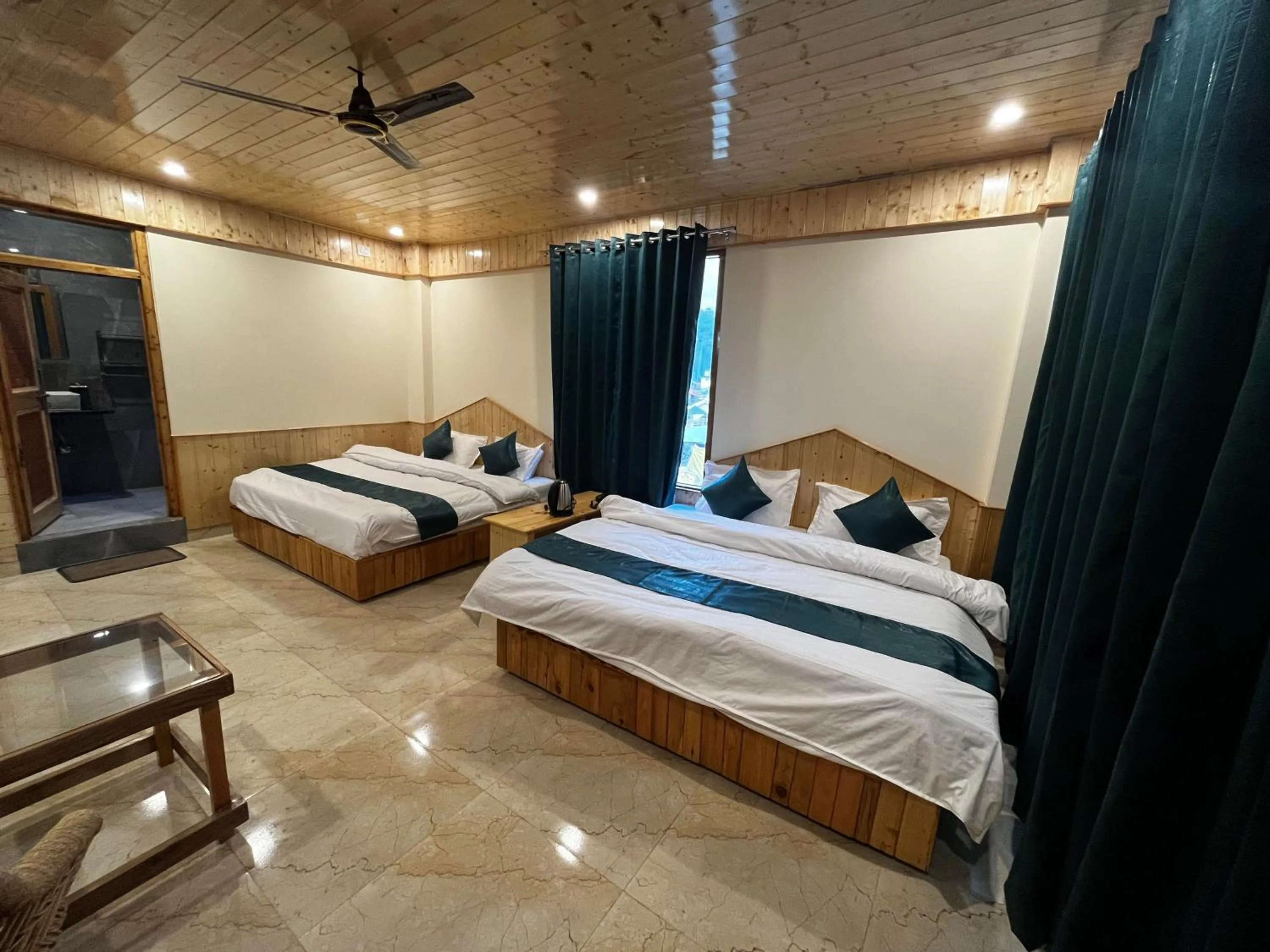 Bed in Hotel Mid Orchard Kasol l River Side -Pure Veg Hotel