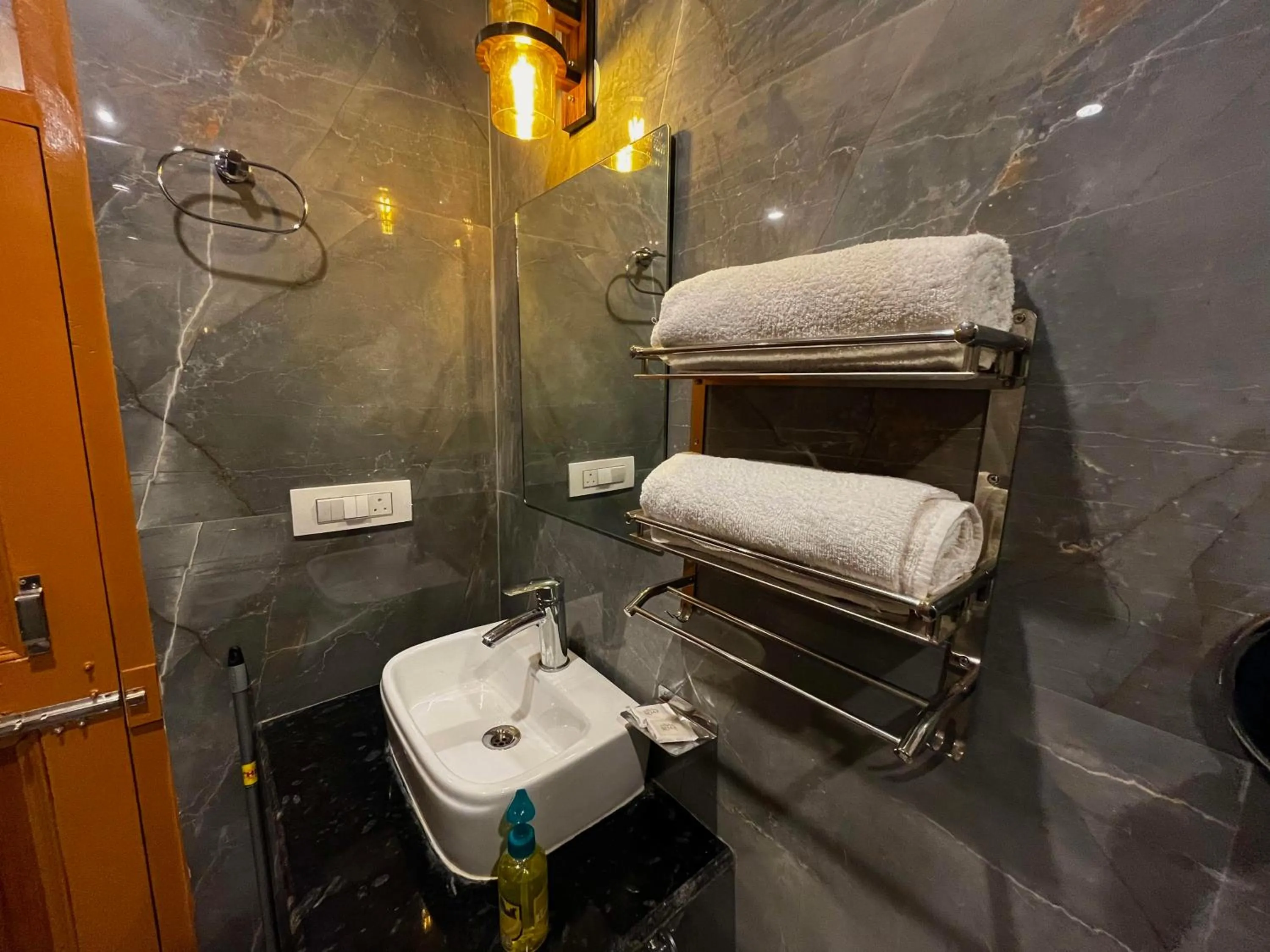 Toilet in Hotel Mid Orchard Kasol l River Side -Pure Veg Hotel