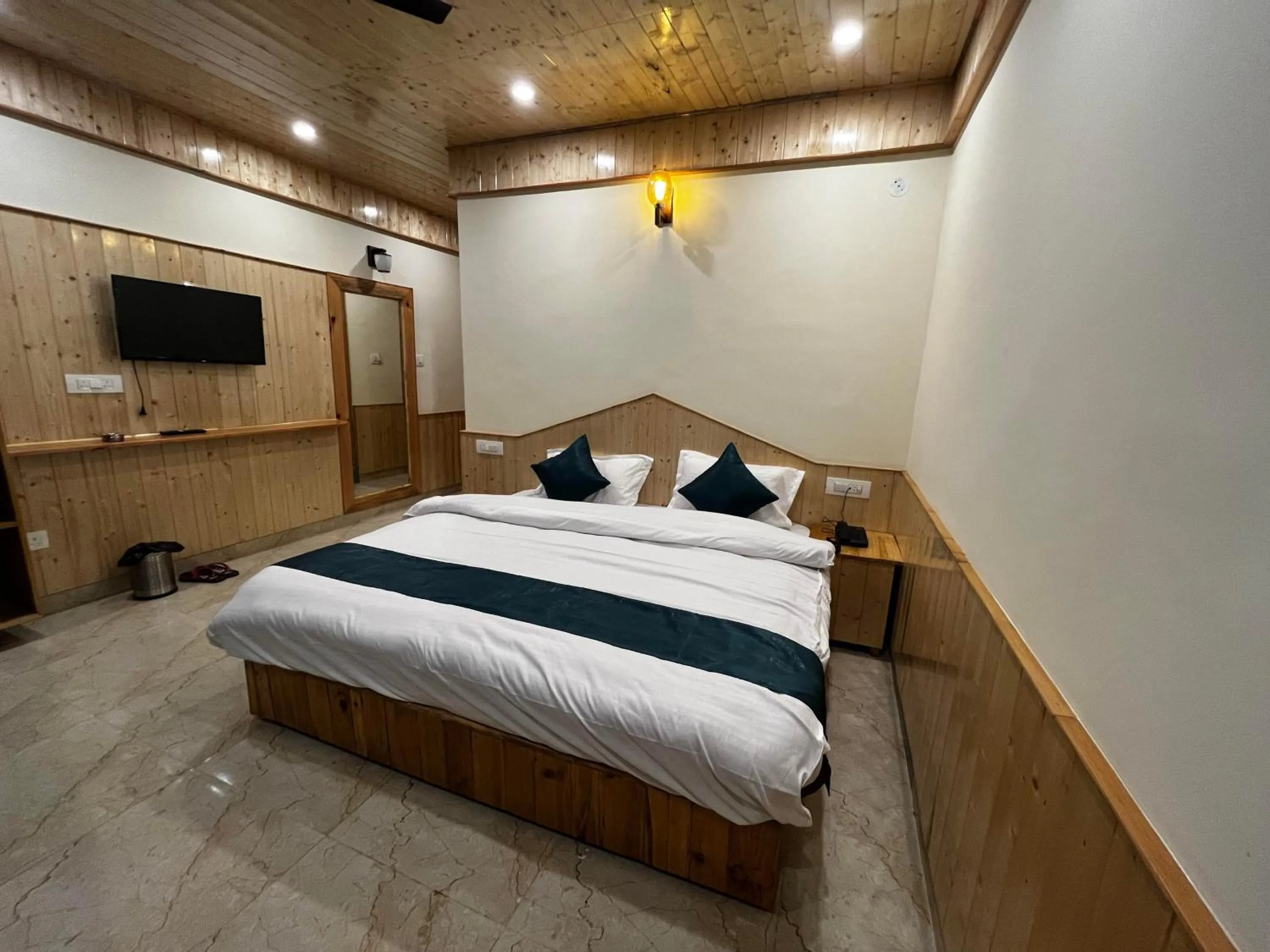 Bedroom, Bed in Hotel Mid Orchard Kasol l River Side -Pure Veg Hotel