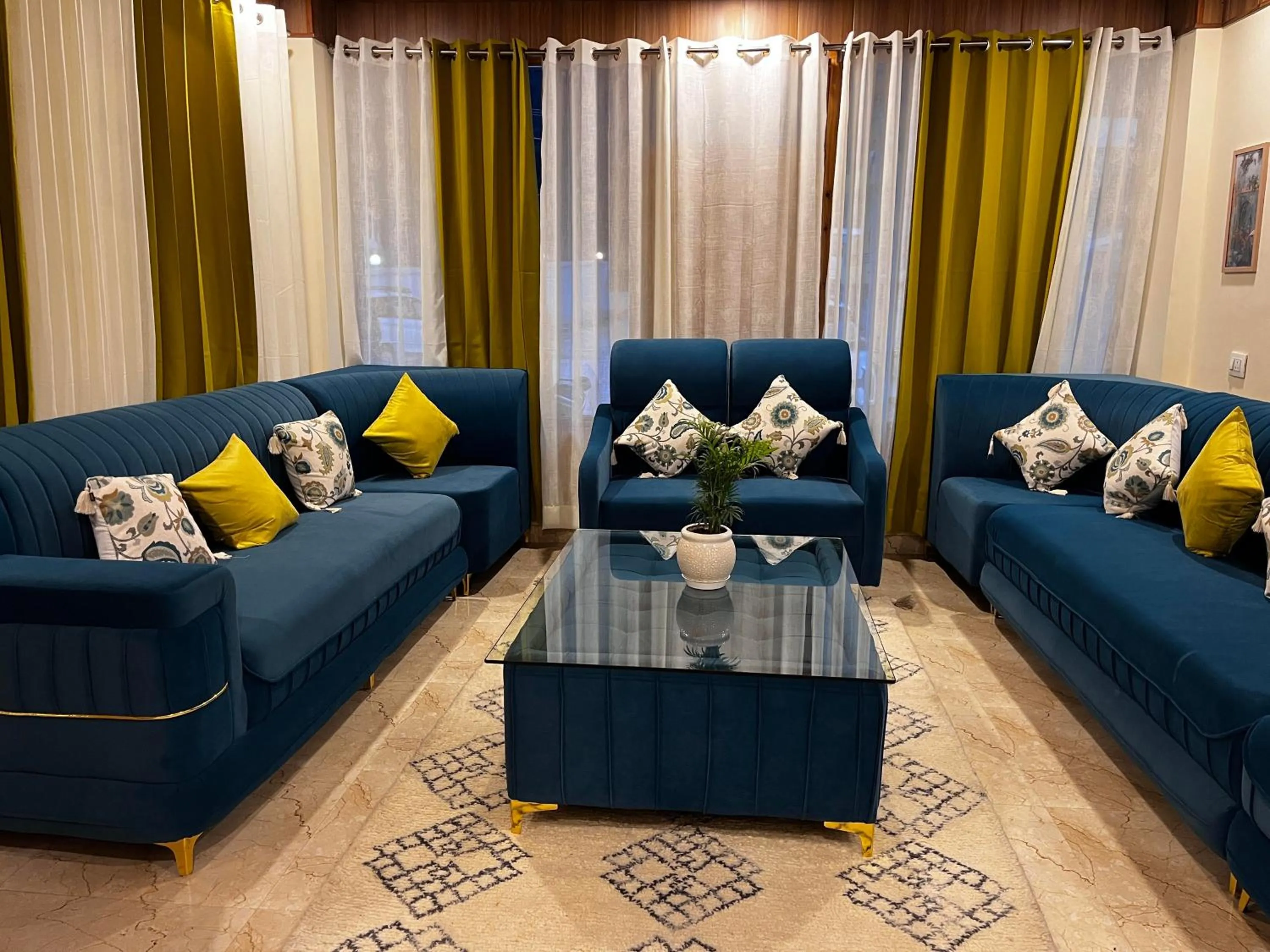 Communal lounge/ TV room in Hotel Mid Orchard Kasol l River Side -Pure Veg Hotel