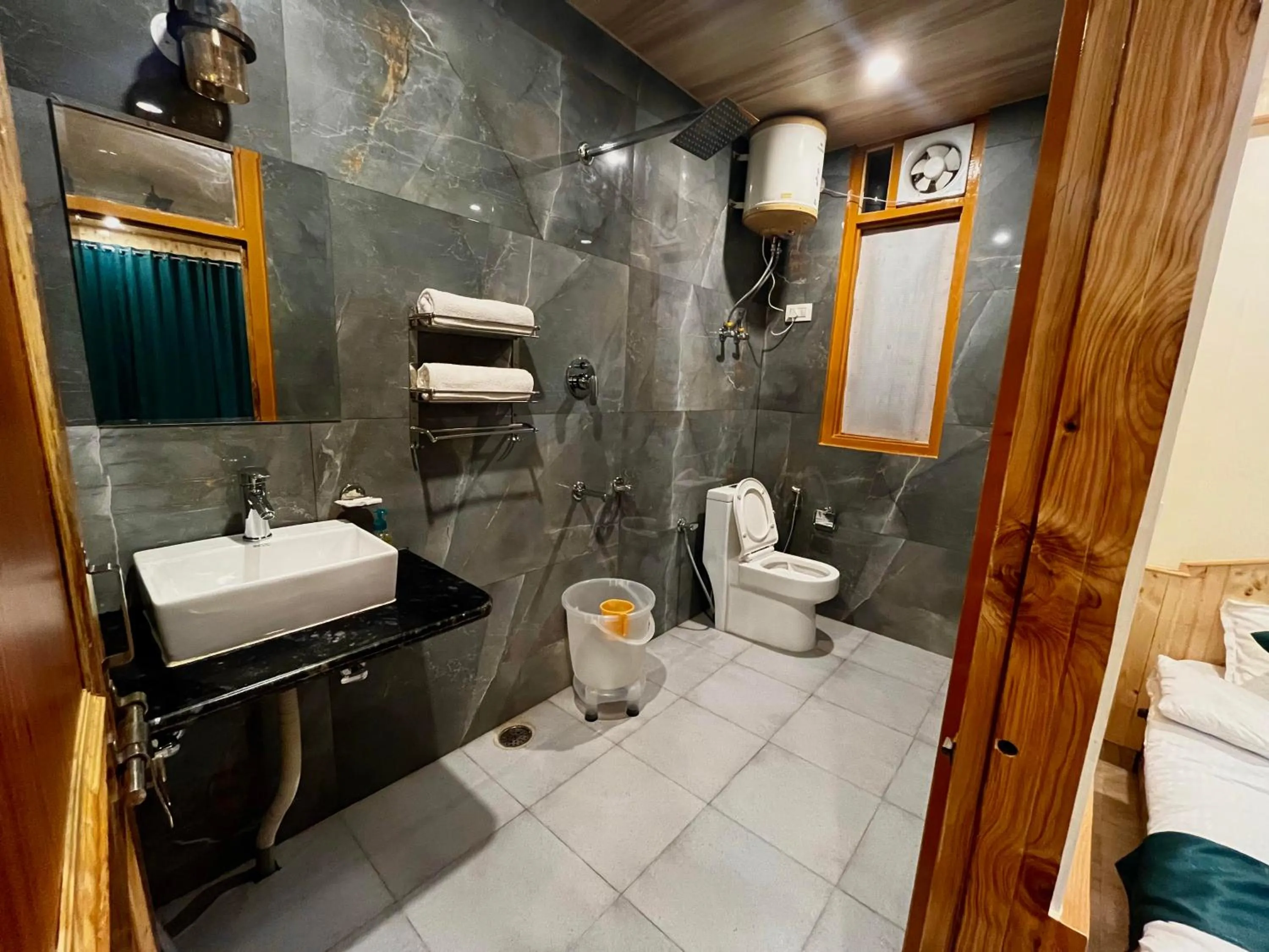 Bathroom in Hotel Mid Orchard Kasol l River Side -Pure Veg Hotel