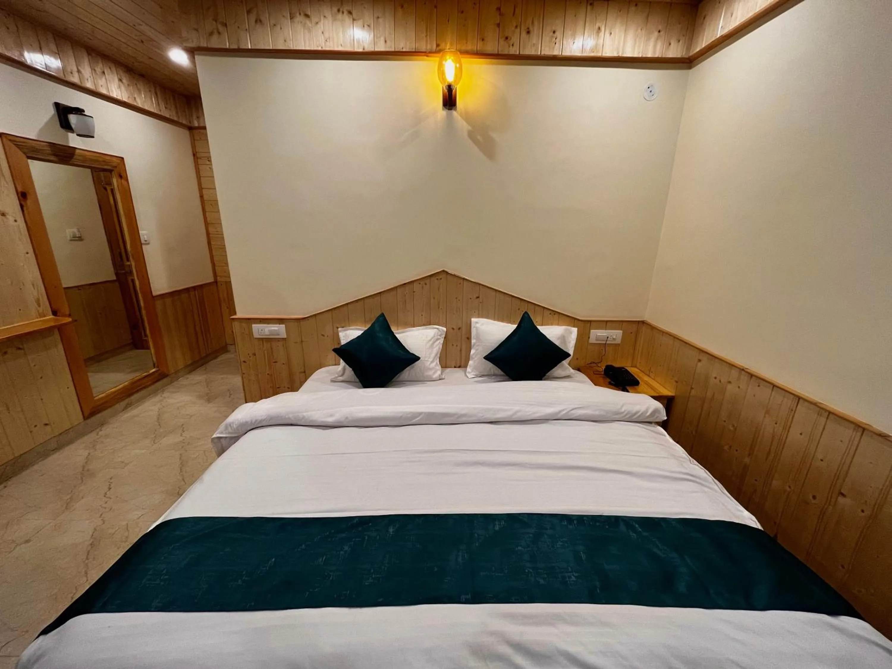Bed in Hotel Mid Orchard Kasol l River Side -Pure Veg Hotel