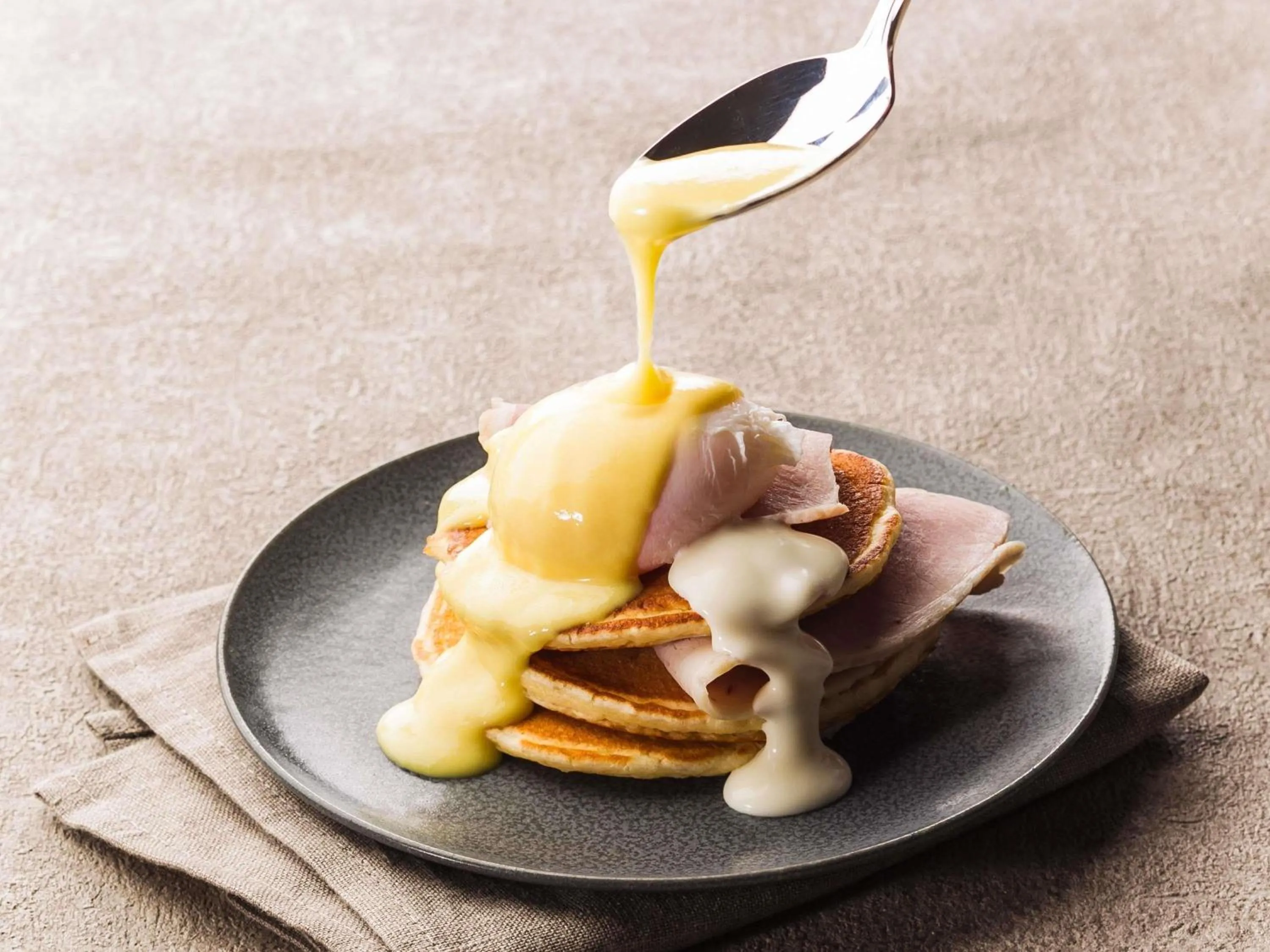 Restaurant/places to eat in Mercure Kochi Tosa Resort & Spa