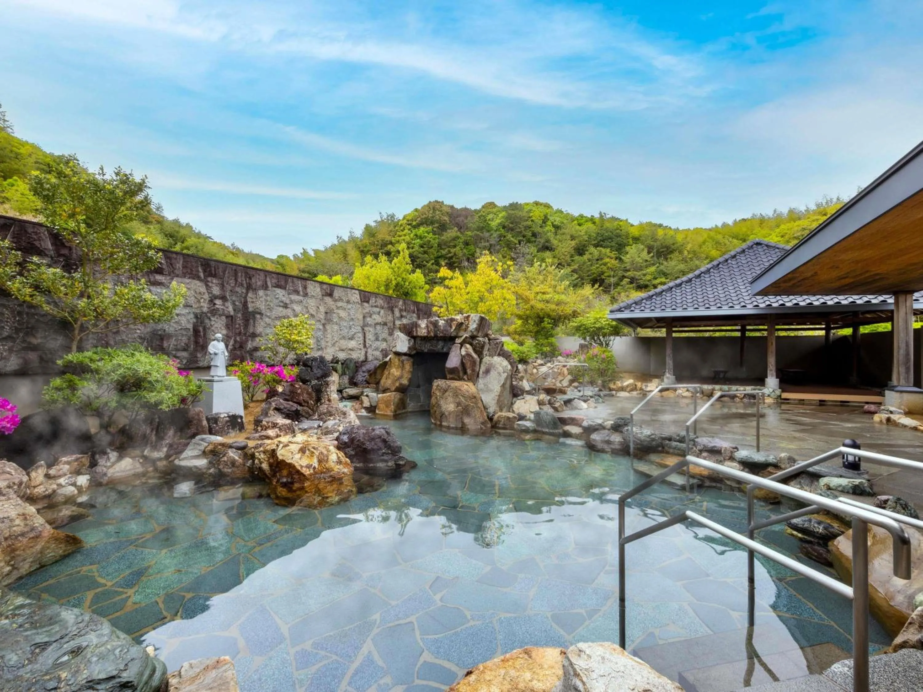 Bedroom in Mercure Kochi Tosa Resort & Spa