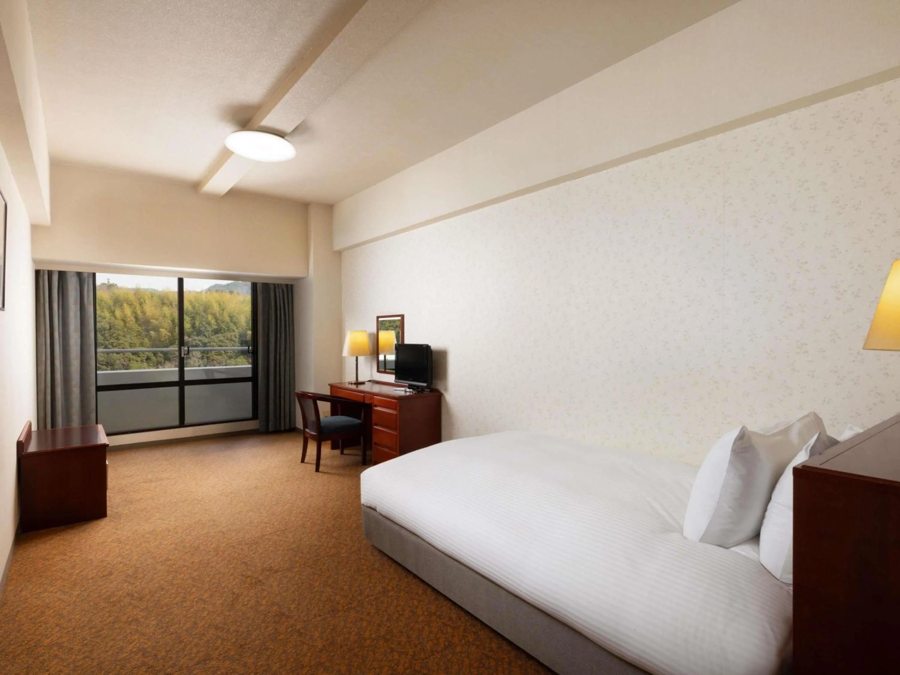 Bedroom, Bed in Mercure Kochi Tosa Resort & Spa