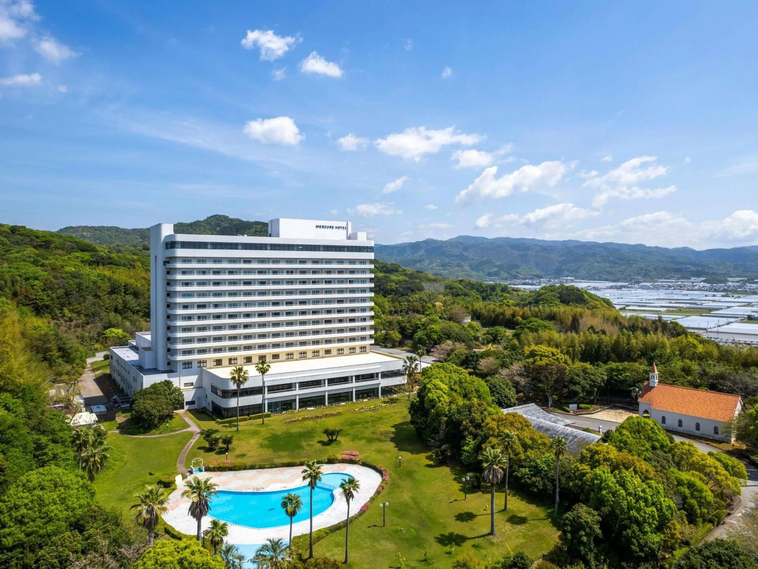 Property building in Mercure Kochi Tosa Resort & Spa