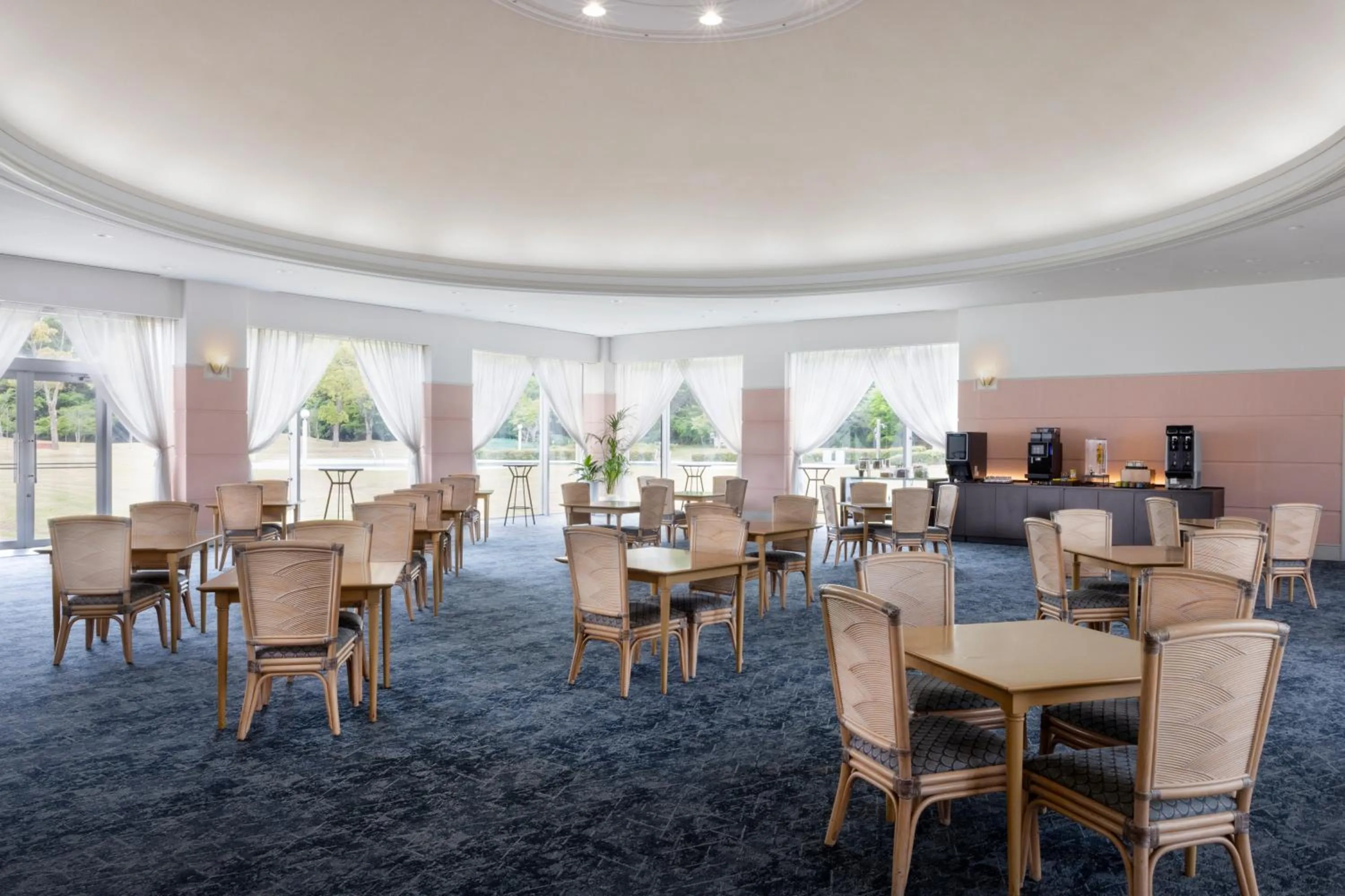 Lounge or bar in Mercure Fukuoka Munakata Resort & Spa