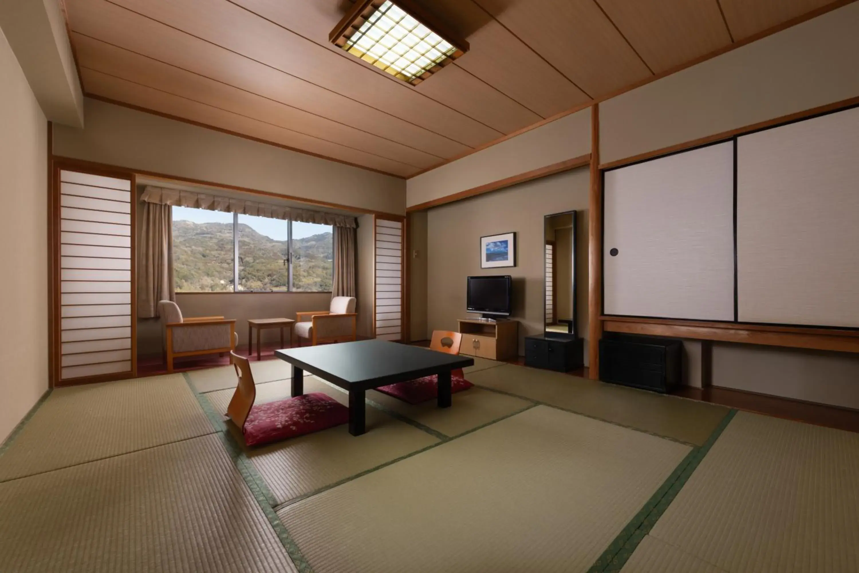 Japanese Style Classic Room with Four Futon Beds and Mountain View in Grand Mercure Beppu Bay Resort & Spa Japanese Style Classic Room with Four Futon Beds and Mountain View in Grand Mercure Beppu Bay Resort & Spa