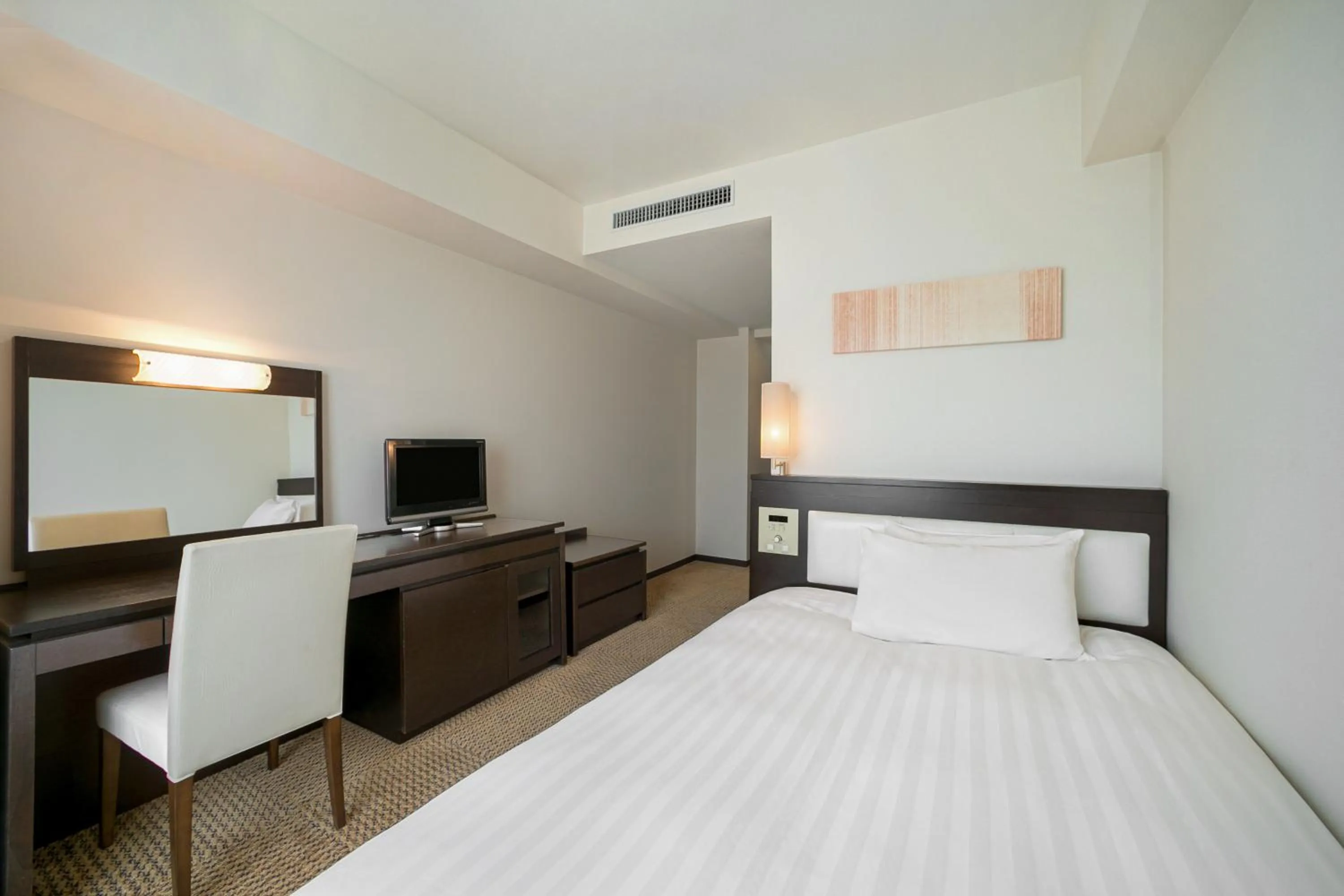 Bed in Grand Mercure Lake Biwa Resort & Spa