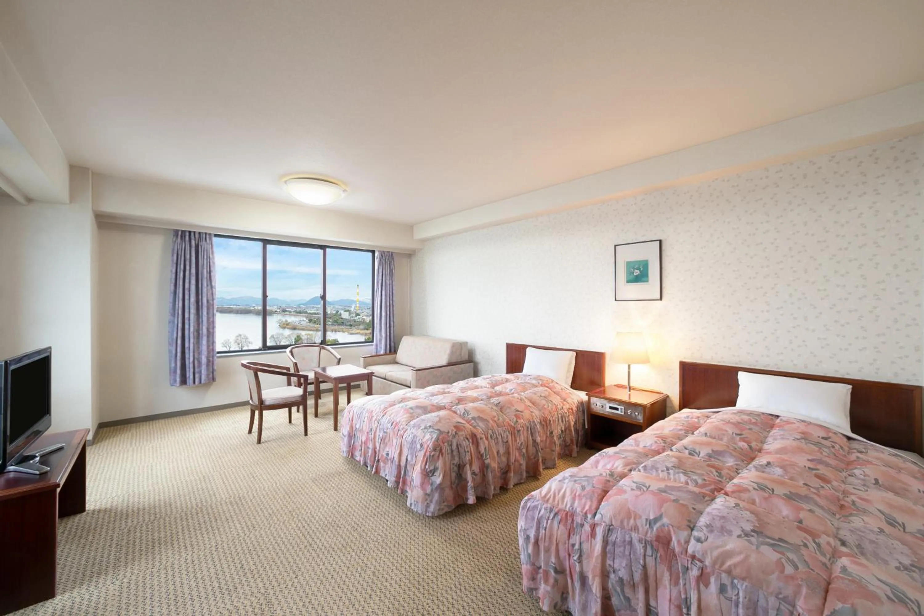 Bed in Grand Mercure Lake Biwa Resort & Spa