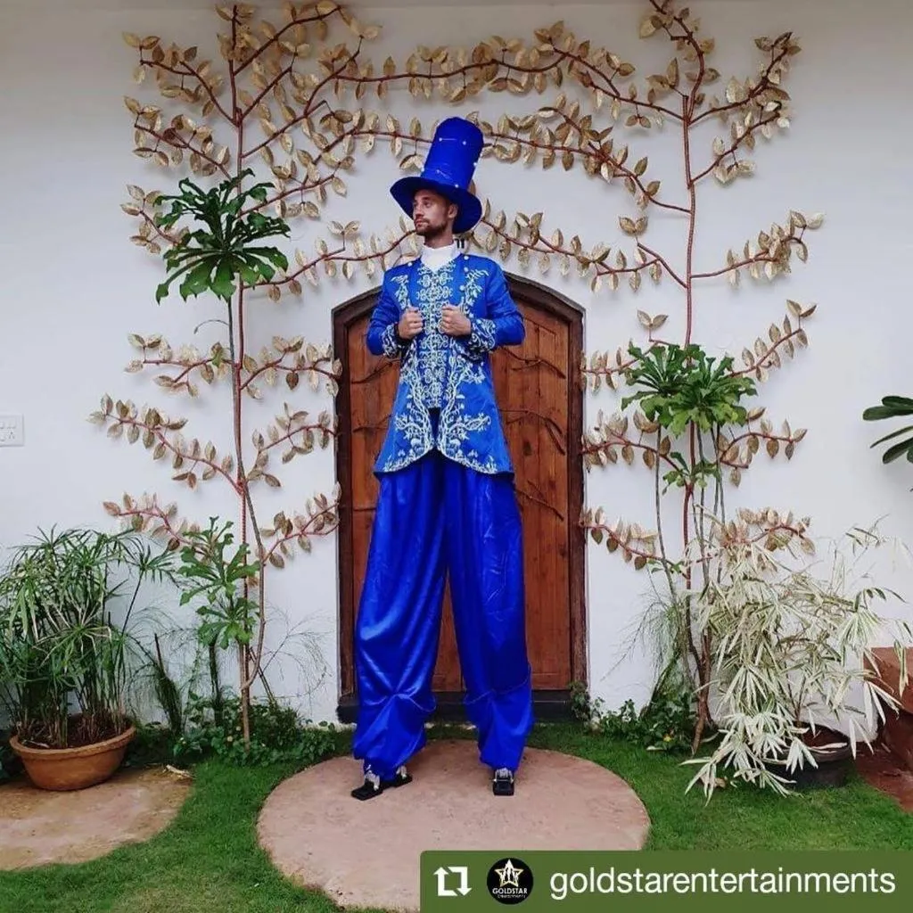 People in Vibes Inn Singing Tree