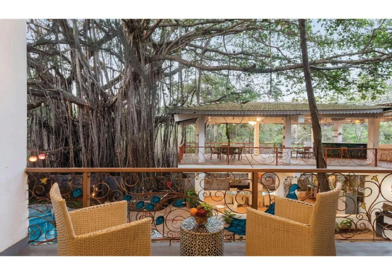 Vibes Inn Singing Tree