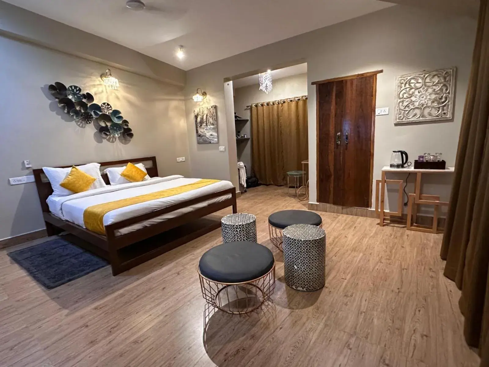 Deluxe Double Room in Vibes Inn Singing Tree Deluxe Double Room in Vibes Inn Singing Tree