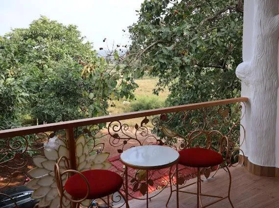 Vibes Inn Singing Tree