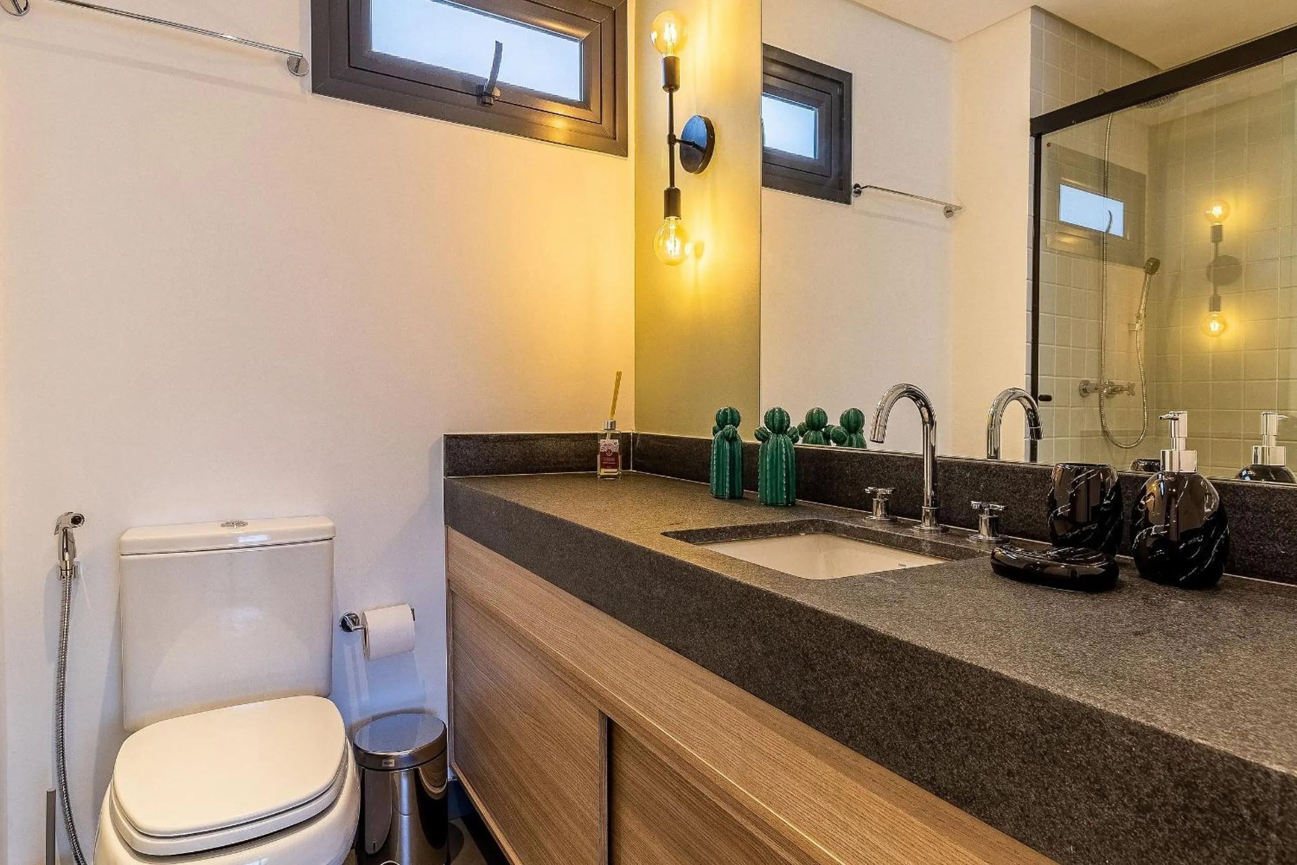 Toilet in Pop Grafite