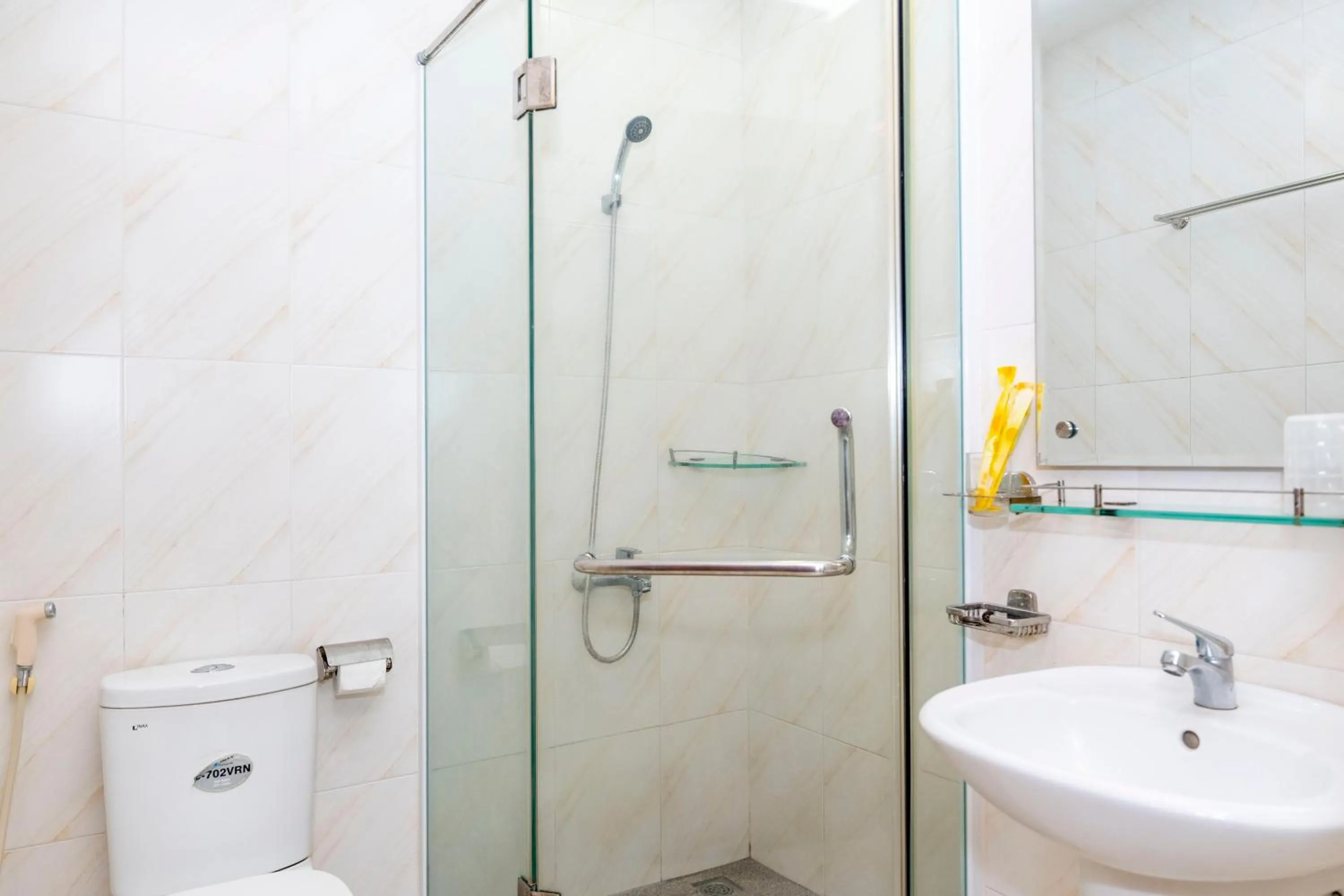 Shower in TNH Hotel Vung Tau
