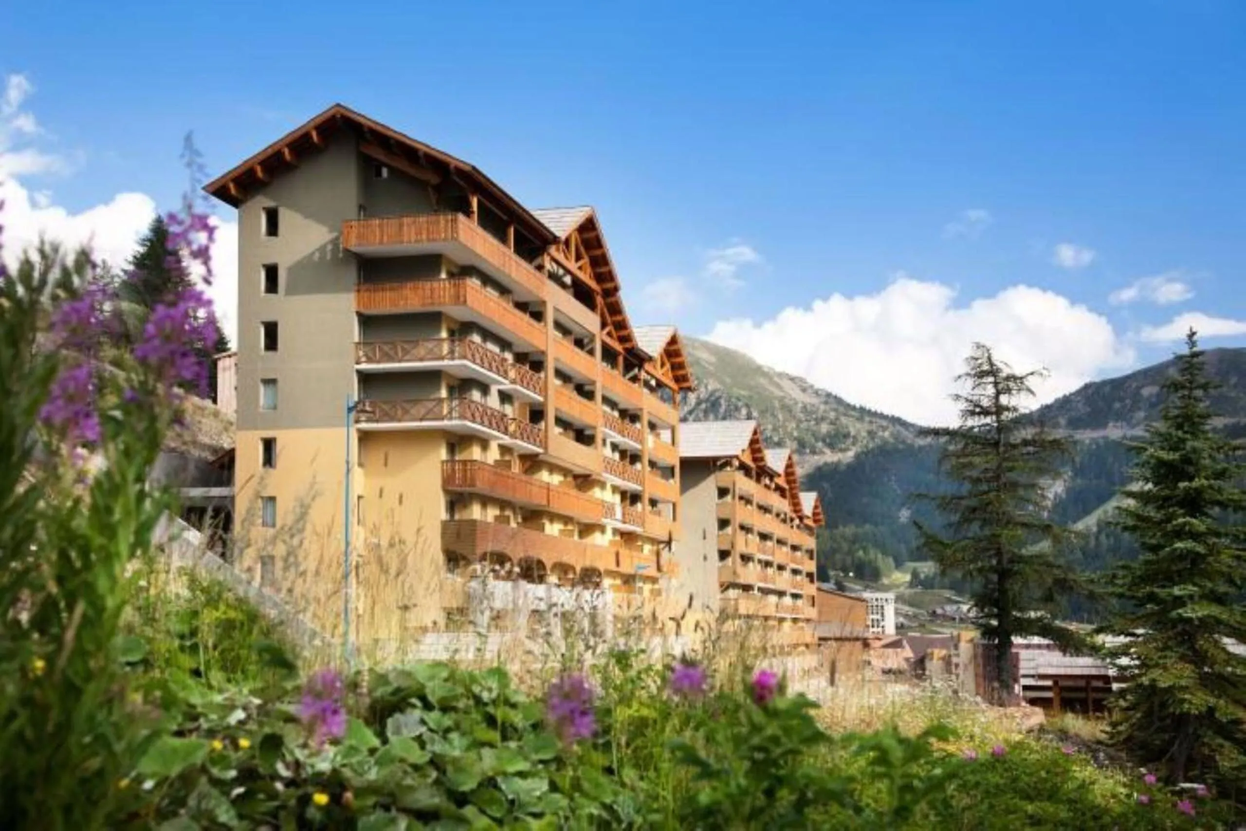 Property building in Résidence Les Terrasses d'Isola 2000