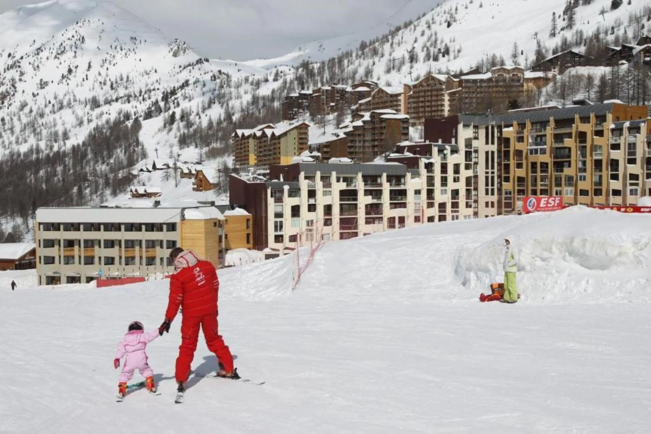 Property building in Résidence Les Terrasses d'Isola 2000