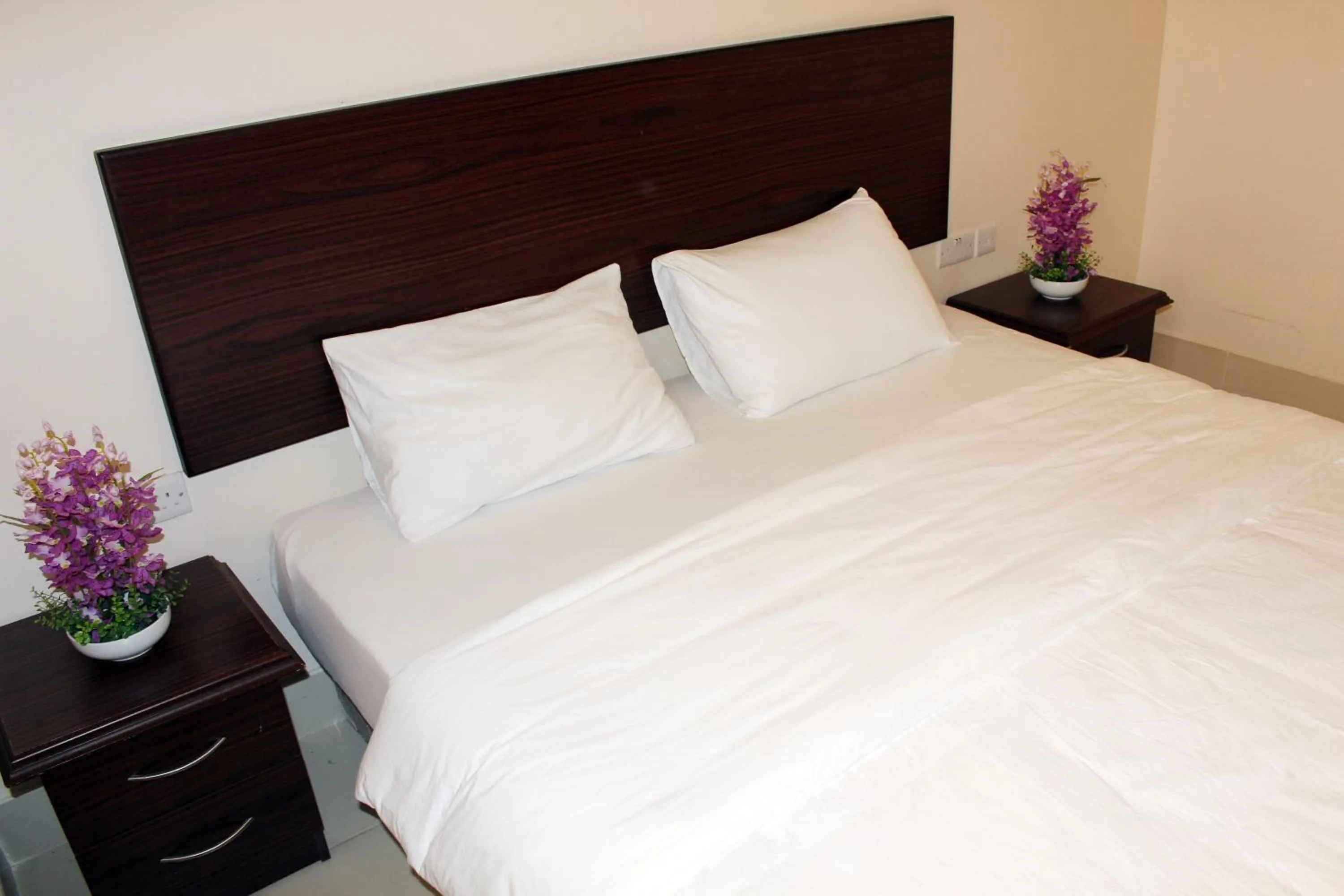 Bedroom, Bed in Al Noor Furnished Flats