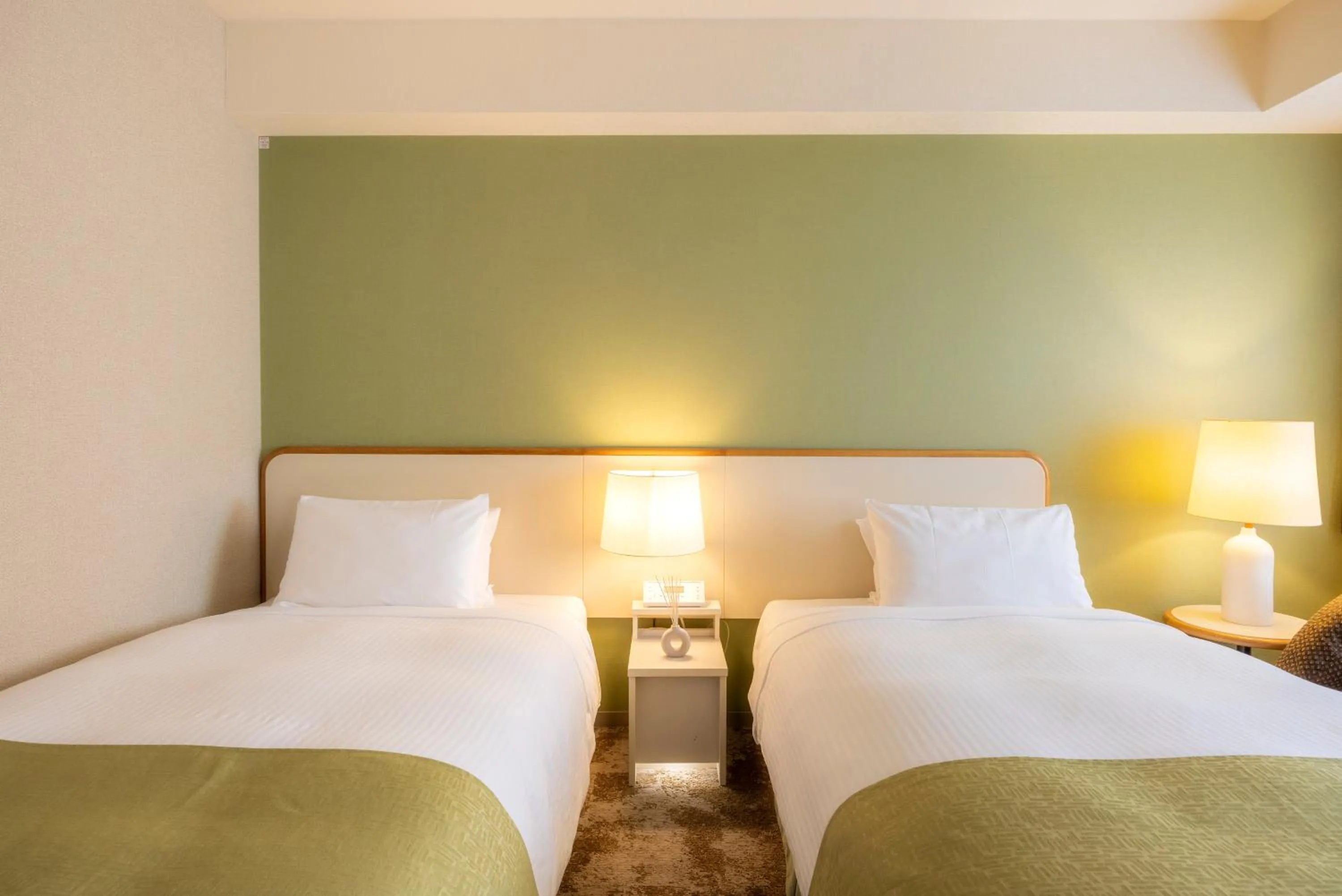 Photo of the whole room, Bed in Shinjuku Washington Hotel Annex