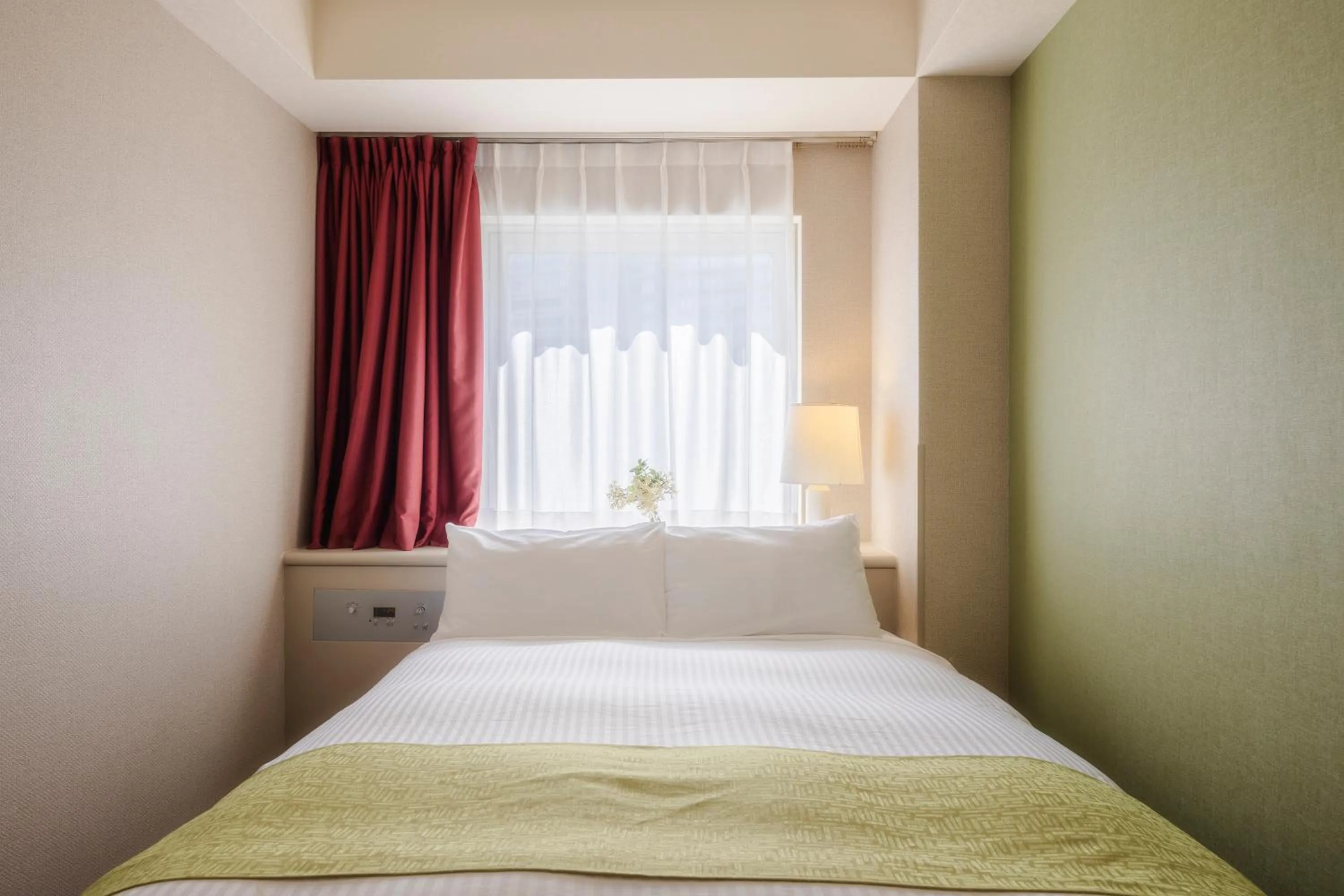 Photo of the whole room, Bed in Shinjuku Washington Hotel Annex