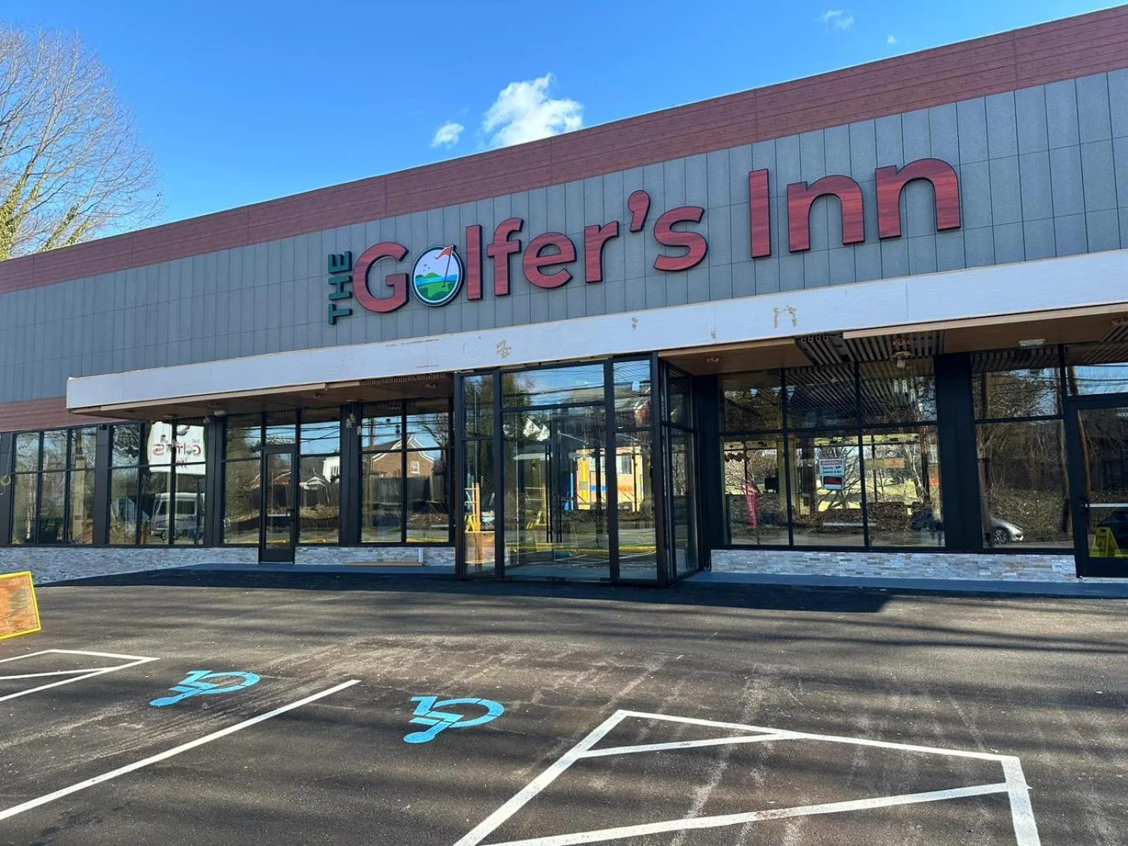 Facade/entrance in THE GOLFERS INN