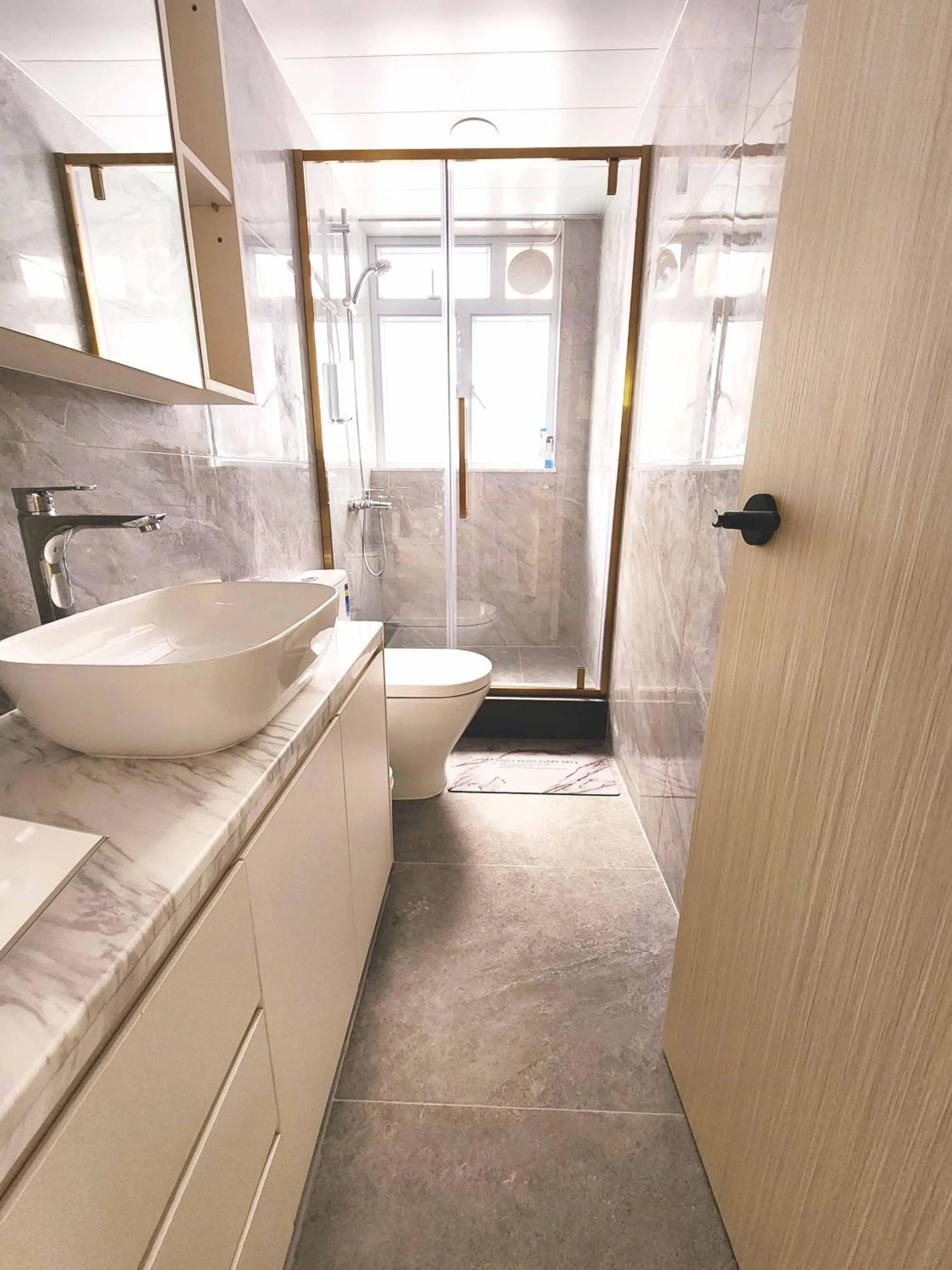 Shower in Pillows CoLiving