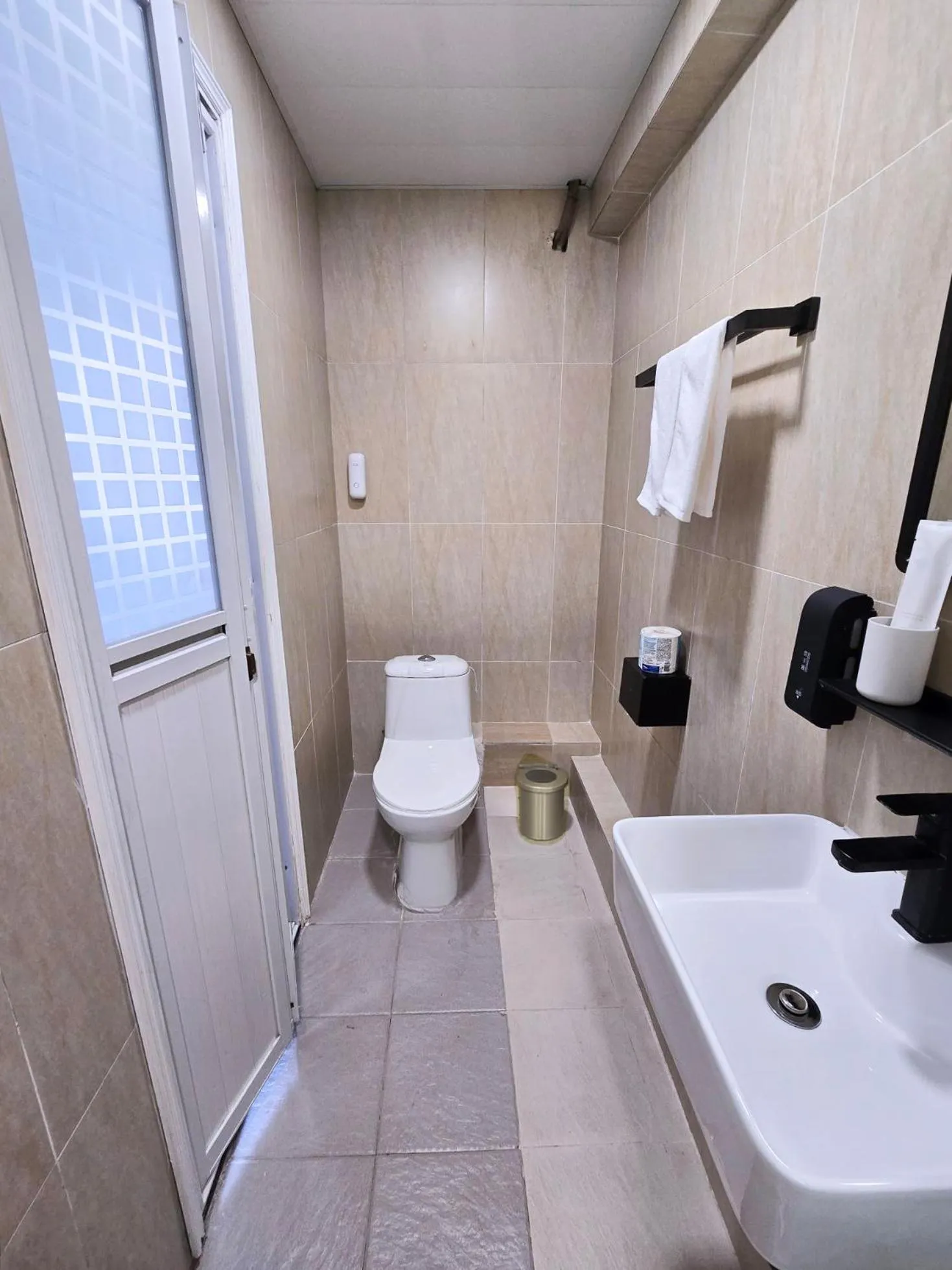 Shower in Pillows CoLiving