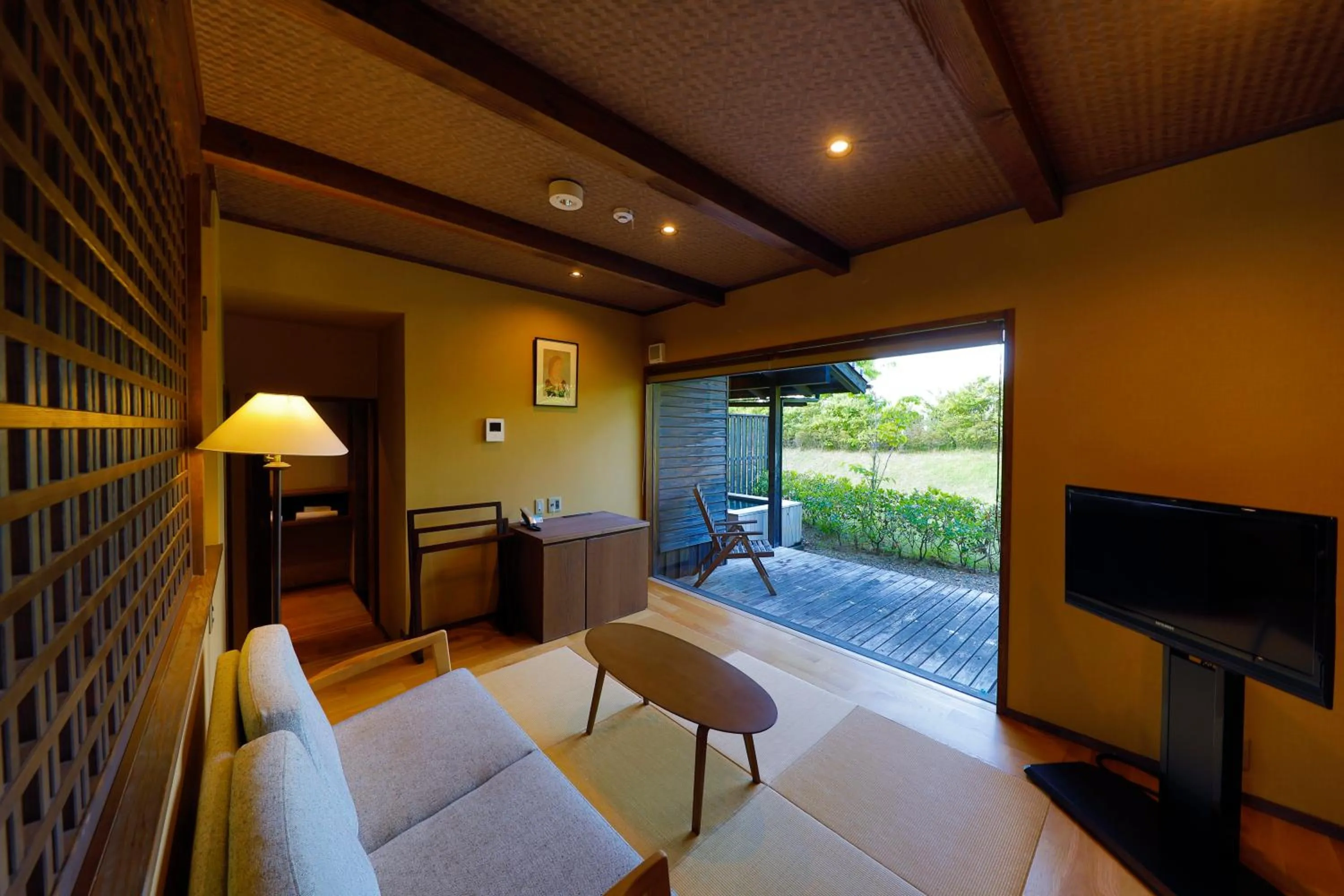 Living room, Bed in Ryokan Konomama