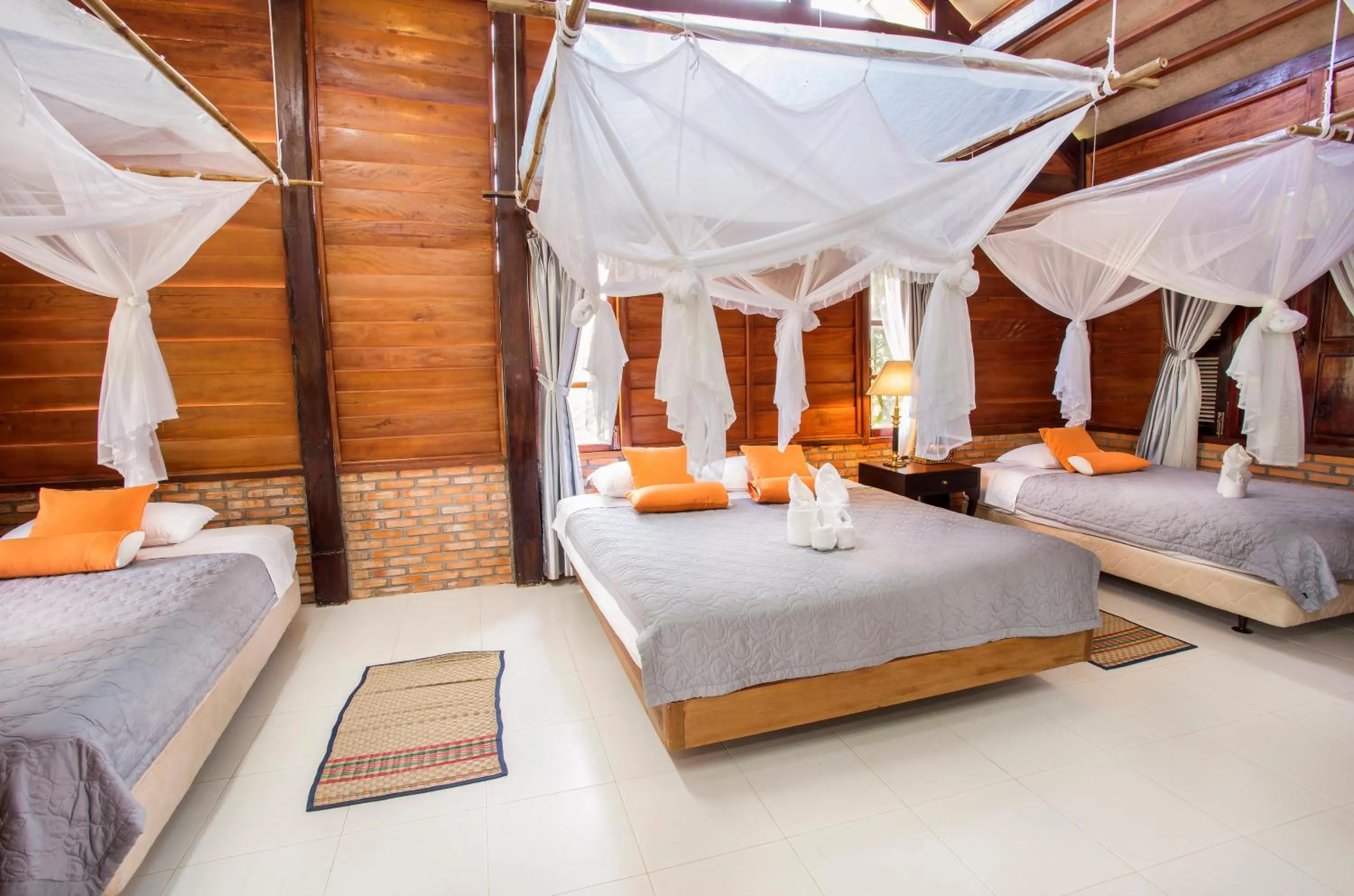 Photo of the whole room, Bed in Cat Tien Jungle Lodge