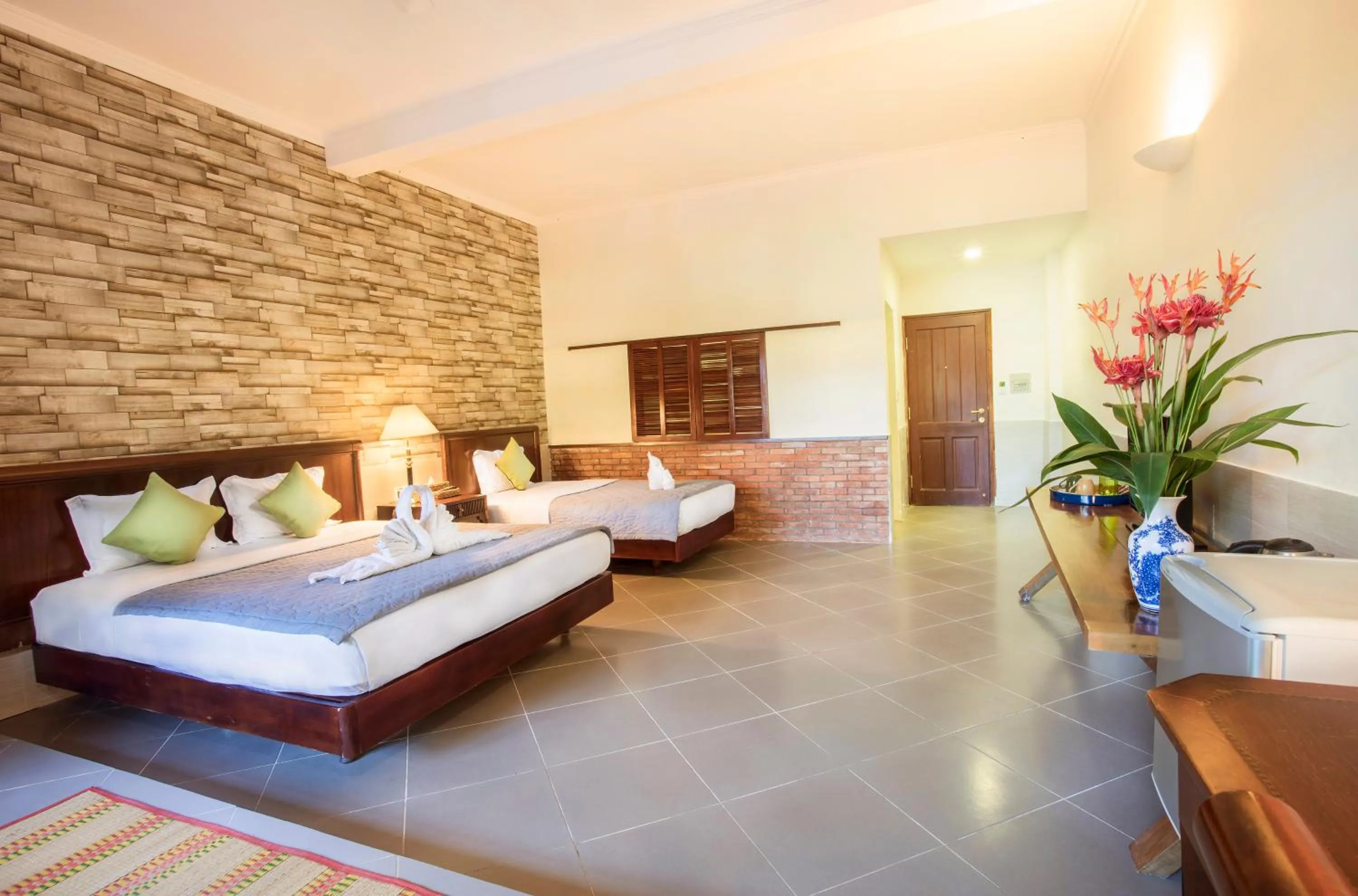 Photo of the whole room, Bed in Cat Tien Jungle Lodge