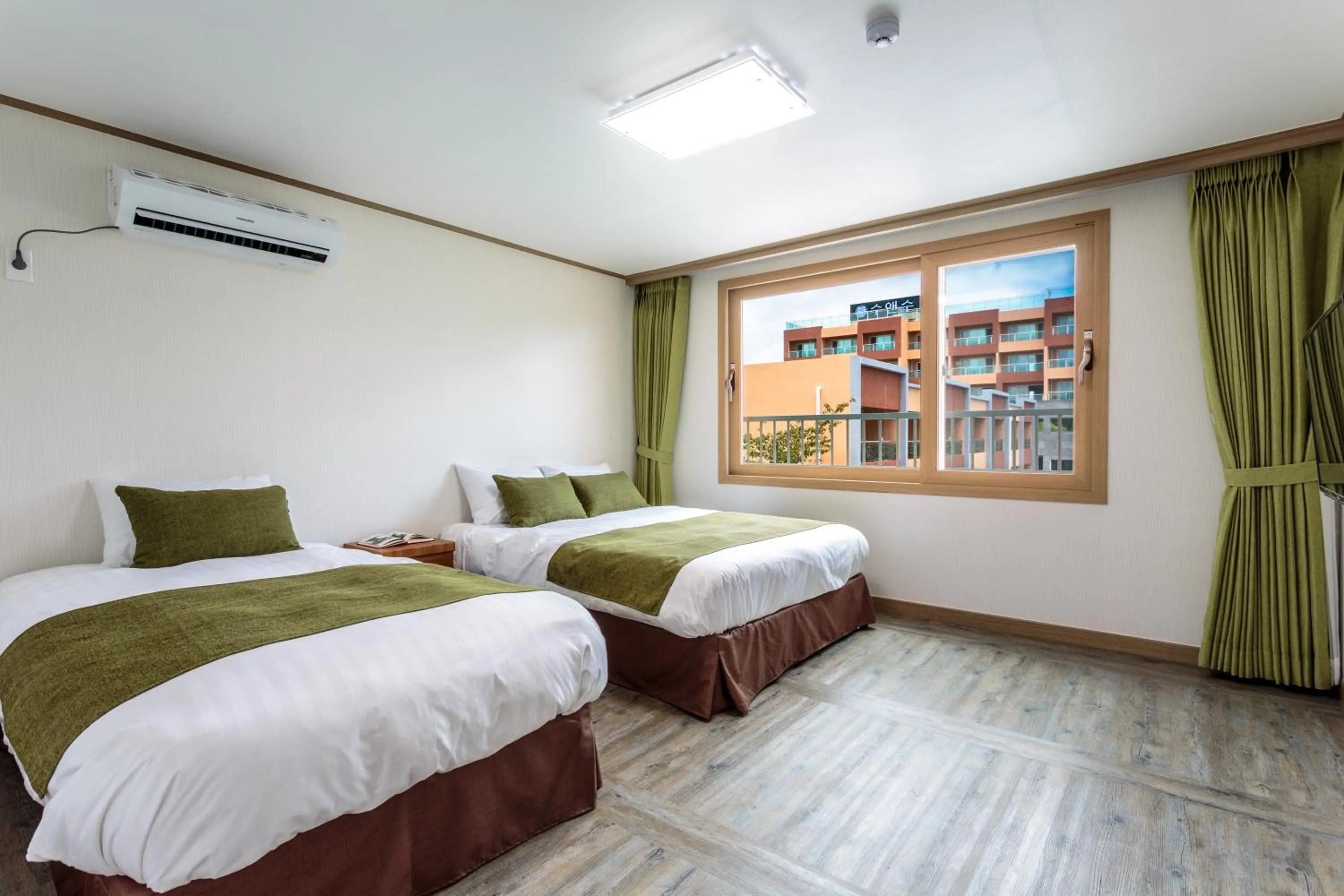 Photo of the whole room in Suandsu Resort