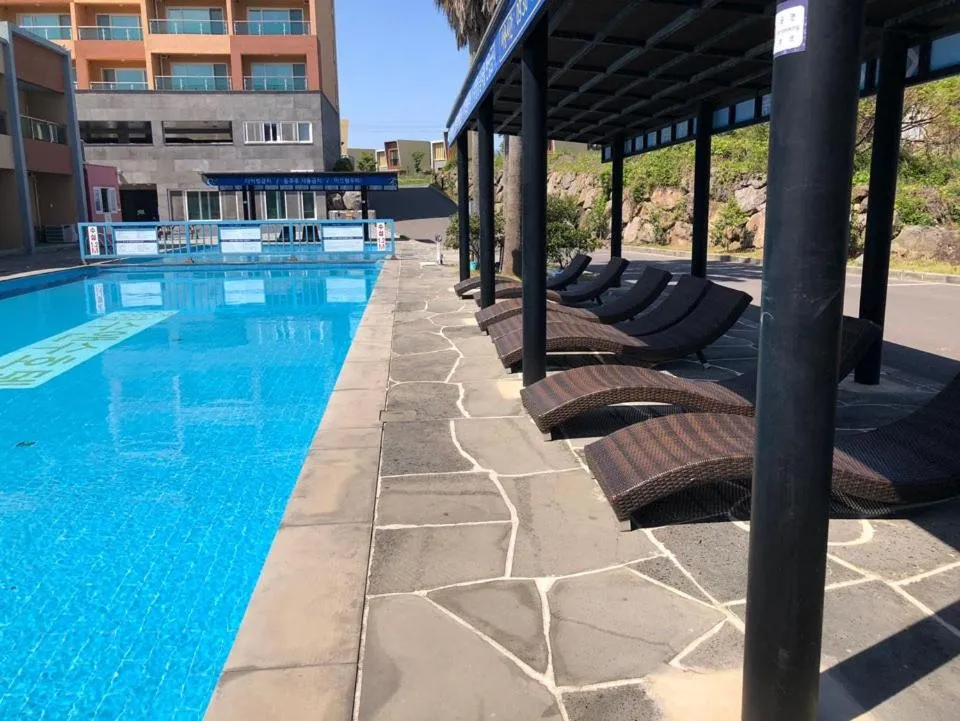 Swimming Pool in Suandsu Resort