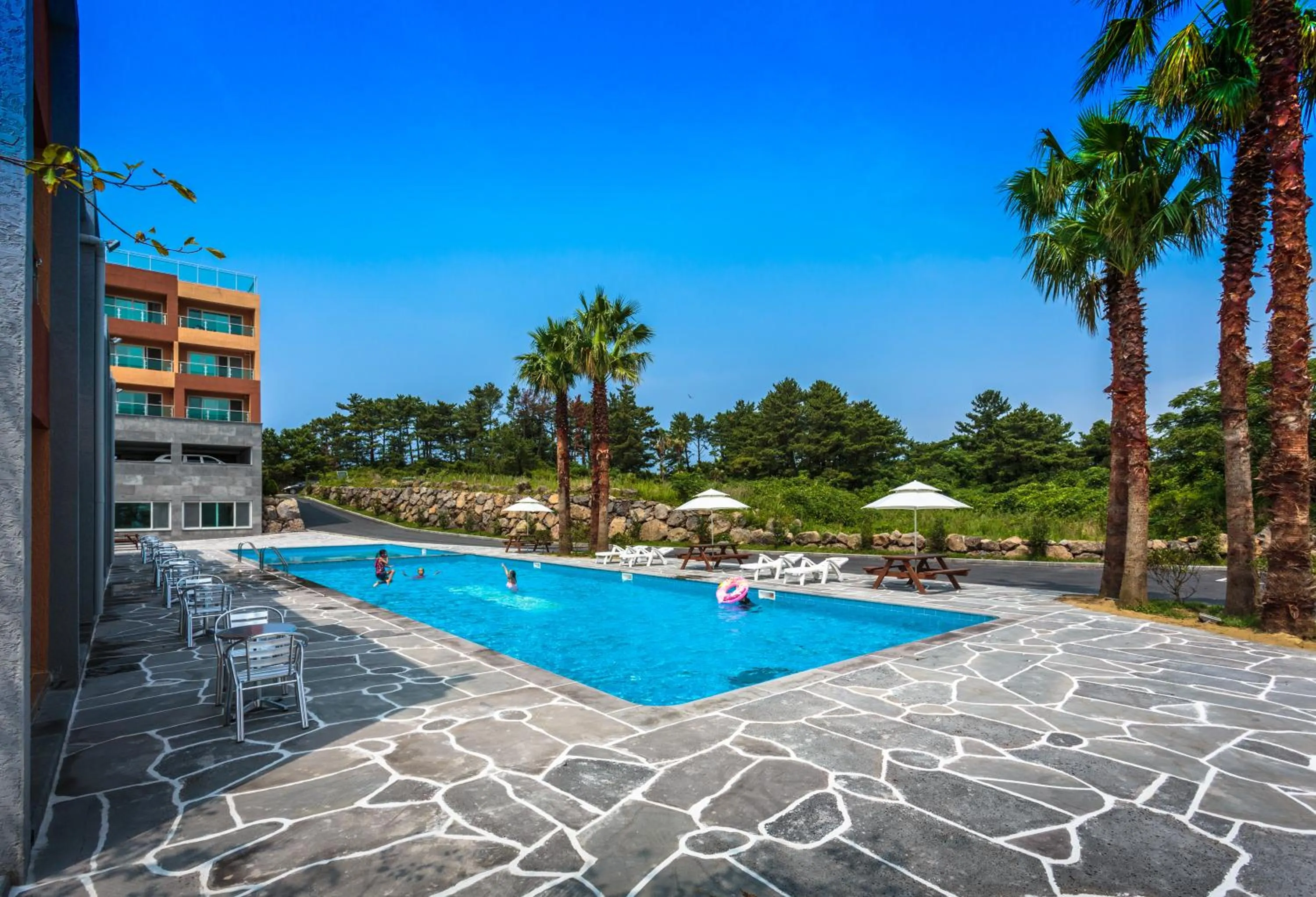 Swimming Pool in Suandsu Resort